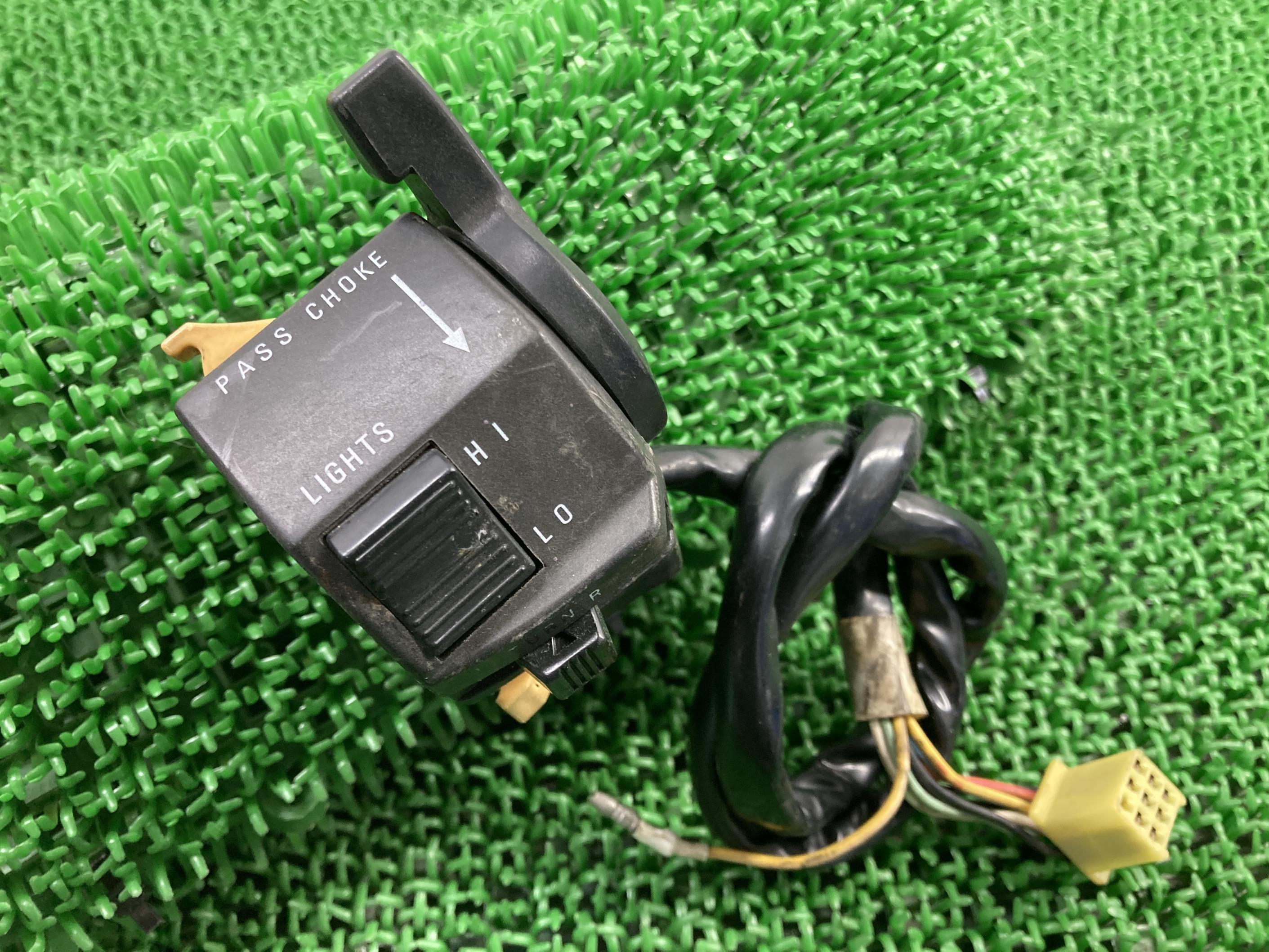 RGV250ガンマ ハンドルスイッチ 左 スズキ 純正 バイク 部品 VJ21A 割れ欠け無し 品薄 希少品 車検 Genuine 【中古】 8