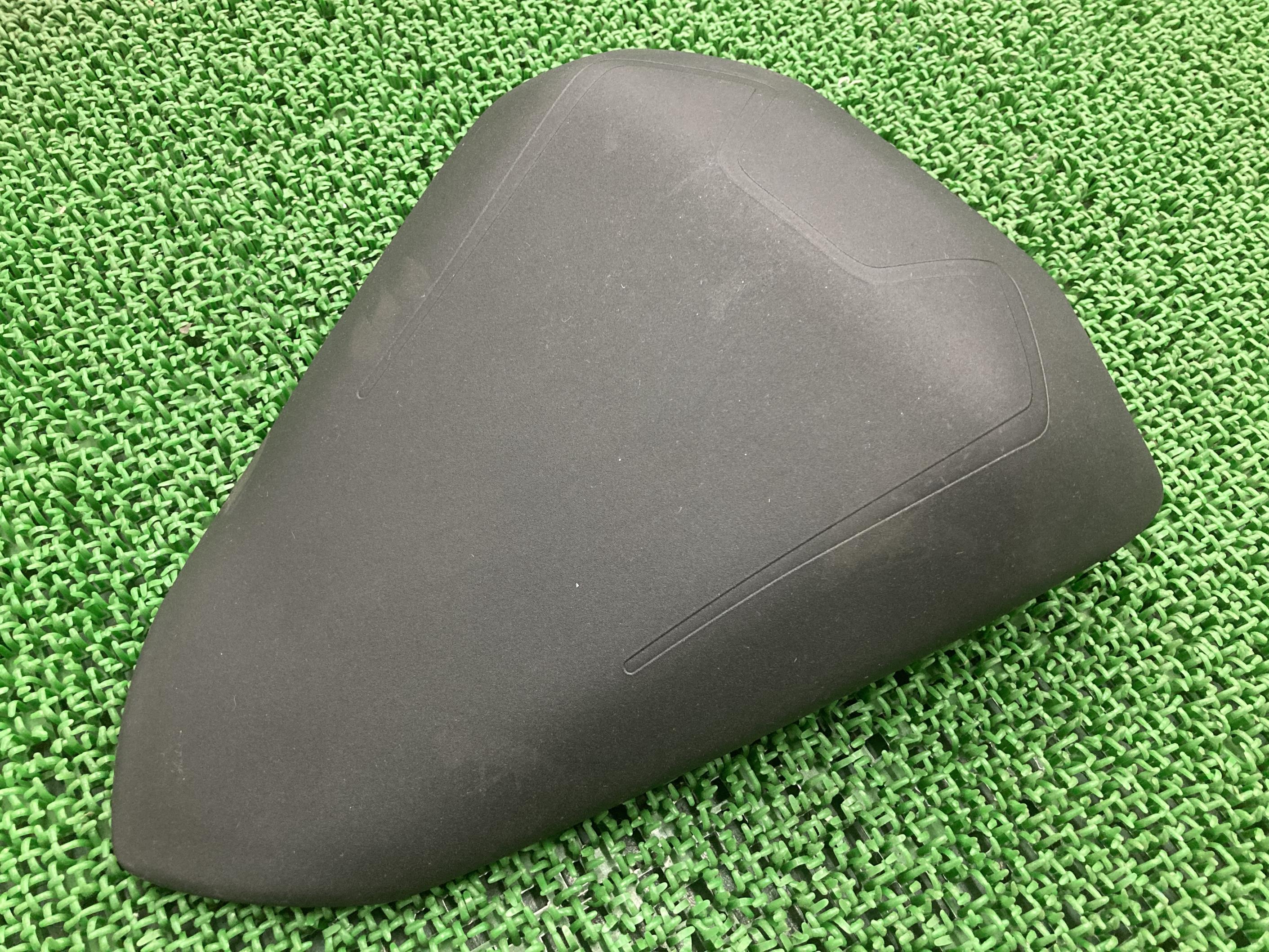 パニガーレV2 タンデムシート ドゥカティ 純正 バイク 部品 リアシート 破れ無し 品薄 希少品 車検 Genuine 【中古】 88