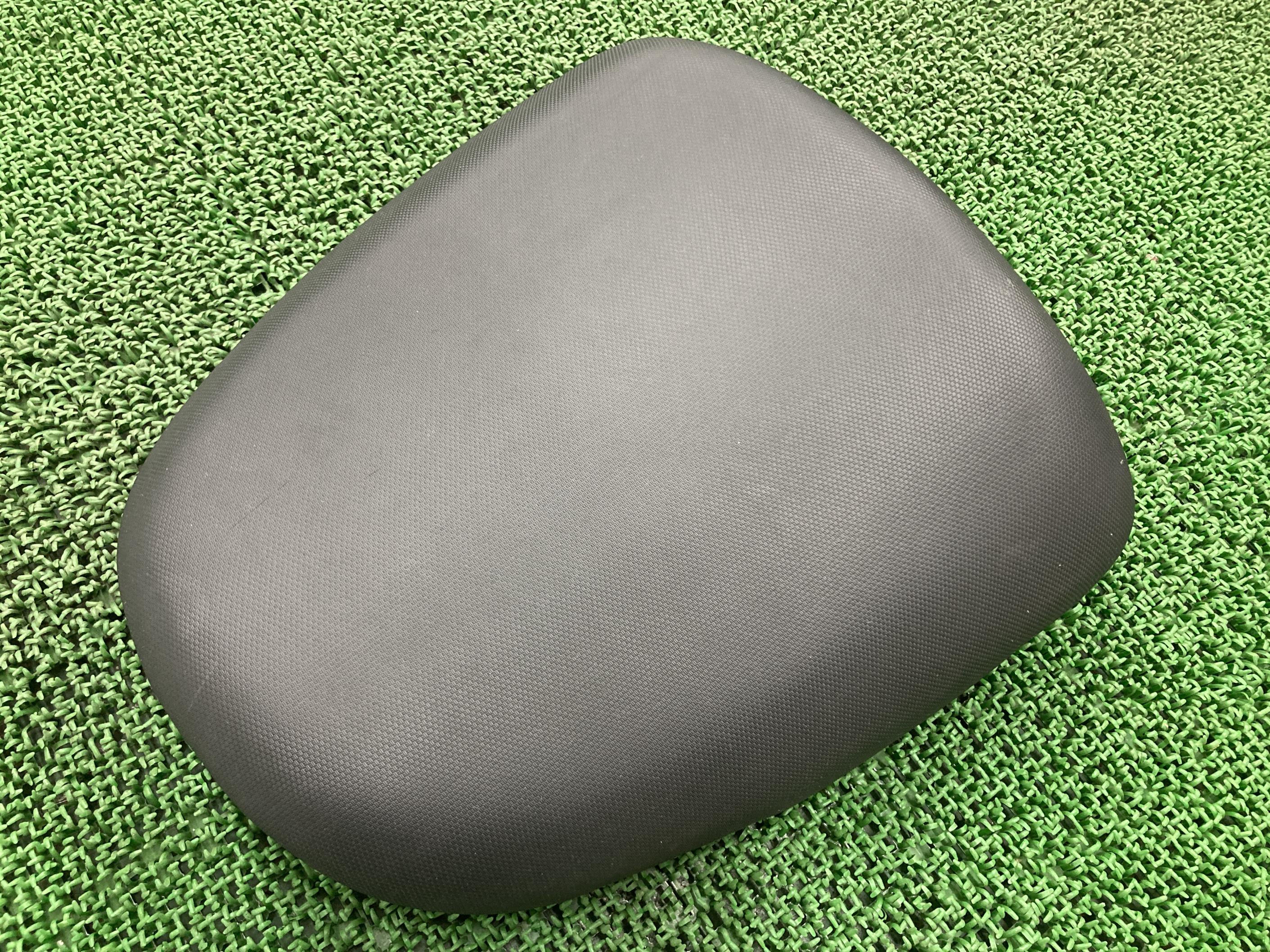 GSX1300Rハヤブサ タンデムシート スズキ 純正 バイク 部品 GX72A HAYABUSA 隼 修復素材や張り替えベースに 車検 Genuine 【中古】 51