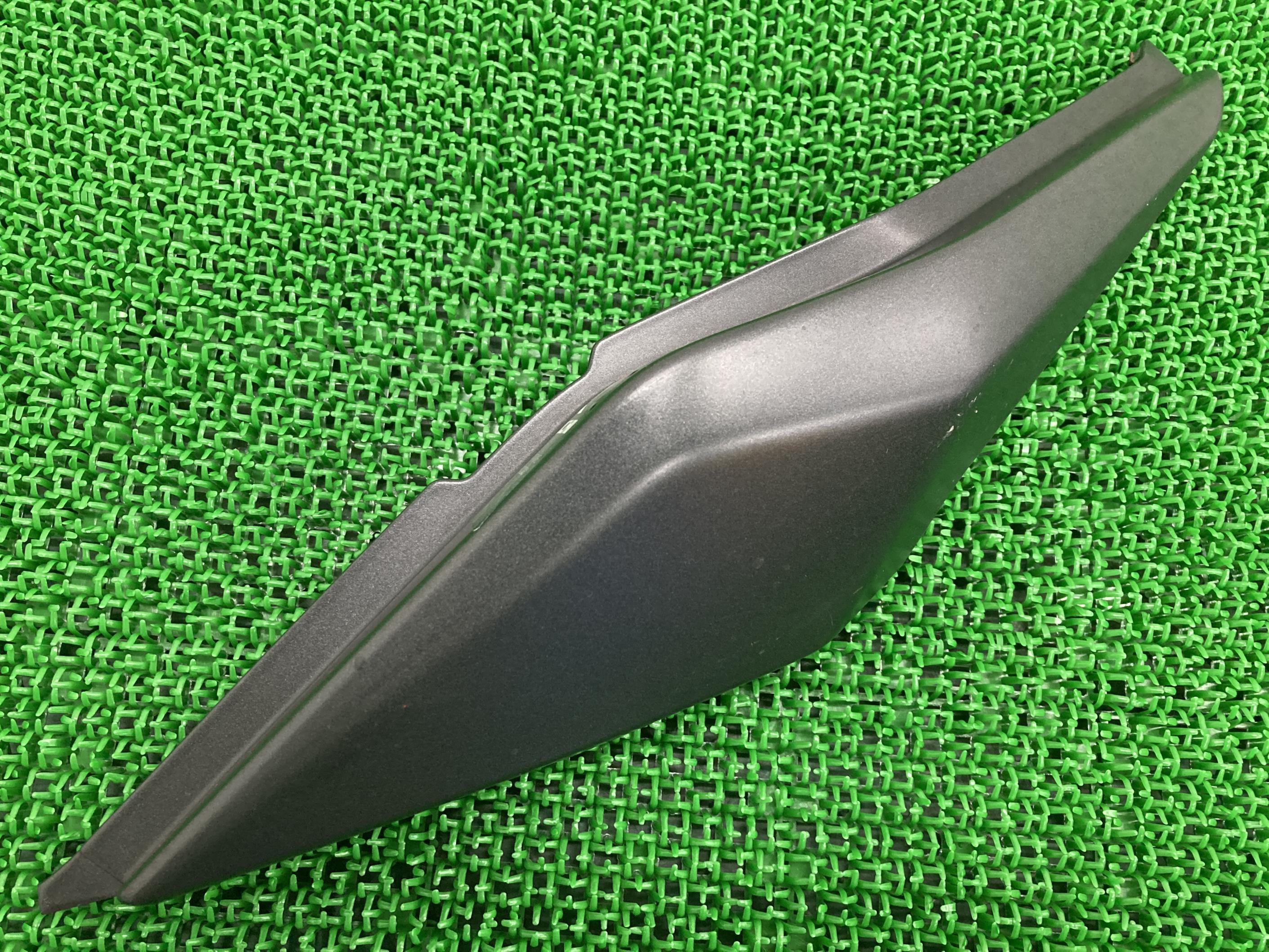 グロム シートカウル 右 ホンダ 純正 バイク 部品 JC61 GROM 後期 ペイント素材に サイドカウル 車検 Genuine 【中古】 18