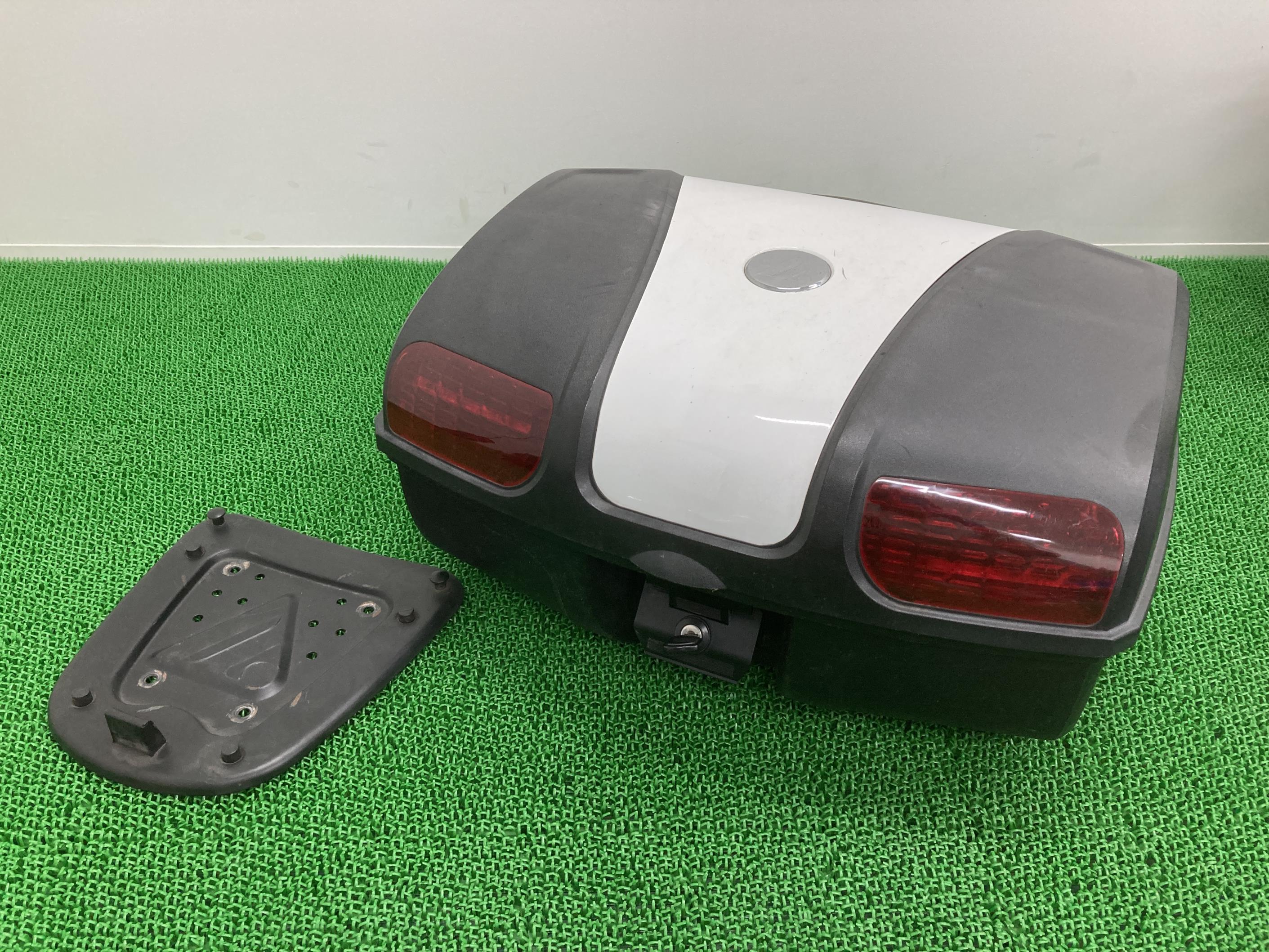 AG製トップケース社外バイク部品AG-86大容量47Lリアボックス鍵ベース付きペイント素材に【中古】