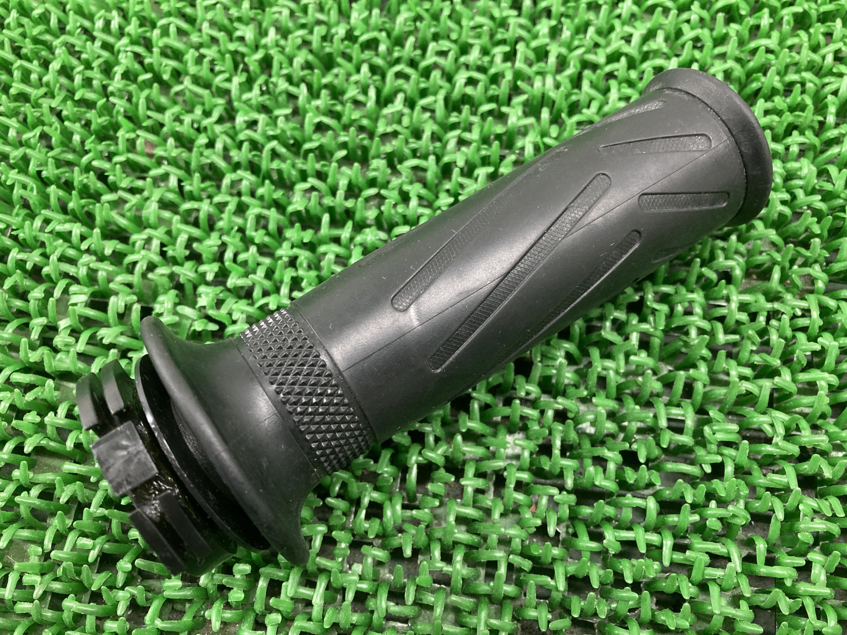 XSR900ハンドルグリップ右ヤマハ純正バイク部品RN46JRN56Jアクセルカラースロットルホルダースロットルコーンコンディション良好車検Genuine【中古...