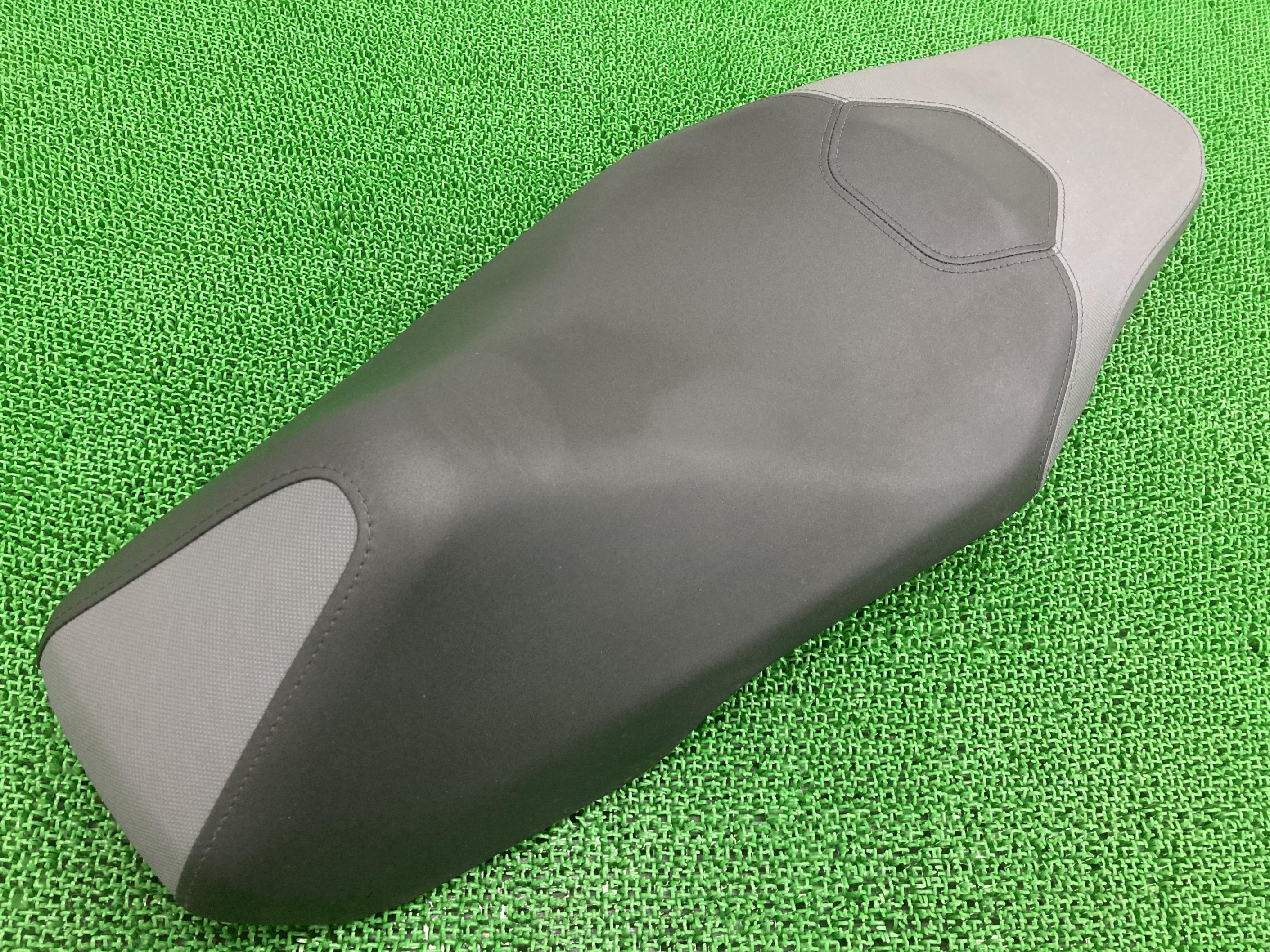 ADV150 シート ホンダ 純正 バイク 部品 KF38 修復素材や張り替えベースに 品薄 希少品 車検 Genuine 【中古】 17