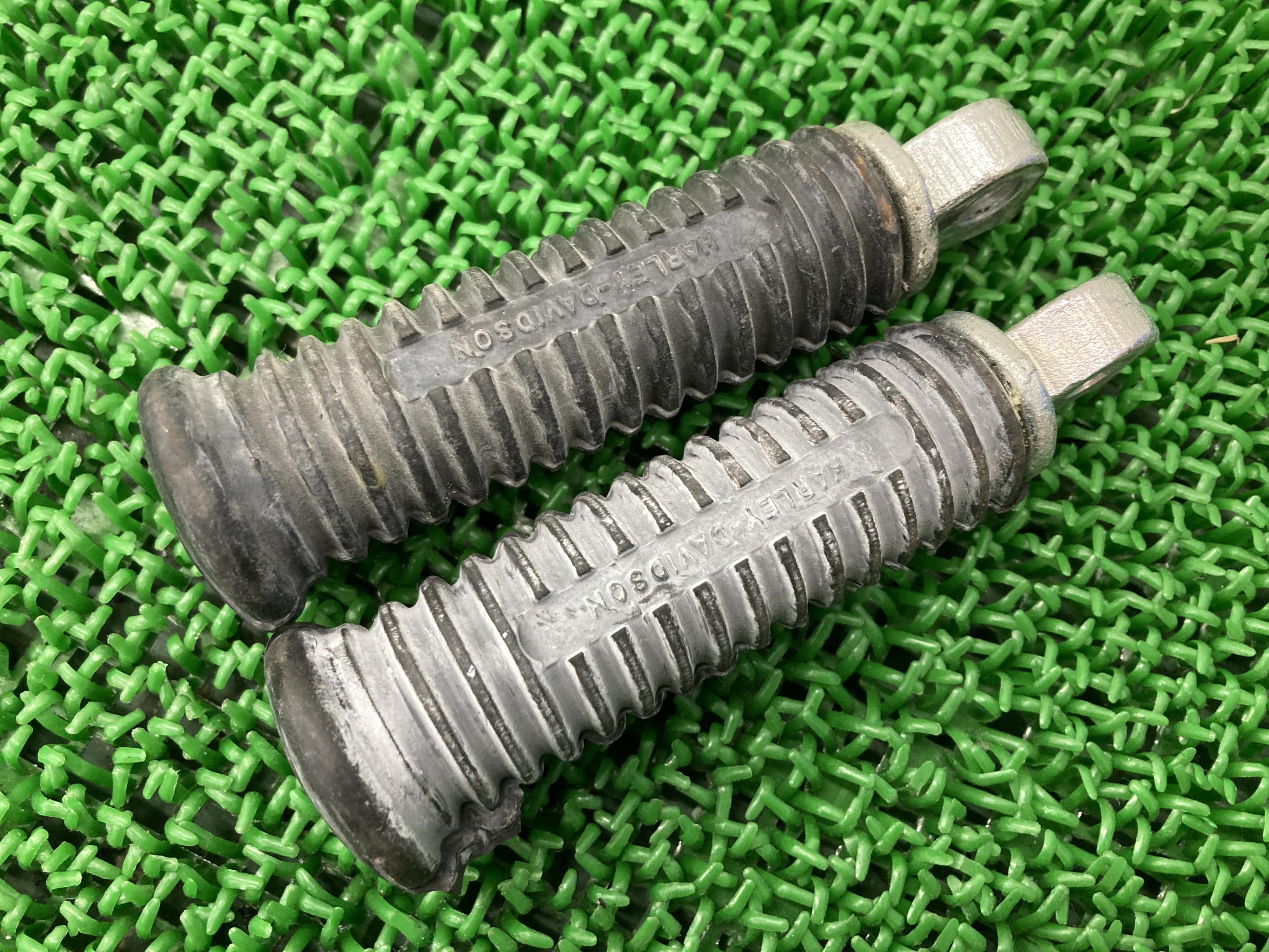 タンデムステップペグ左右ハーレー純正バイク部品スポーツスターツーリングソフテイルダイナ曲がり無し車検Genuine【中古】 98