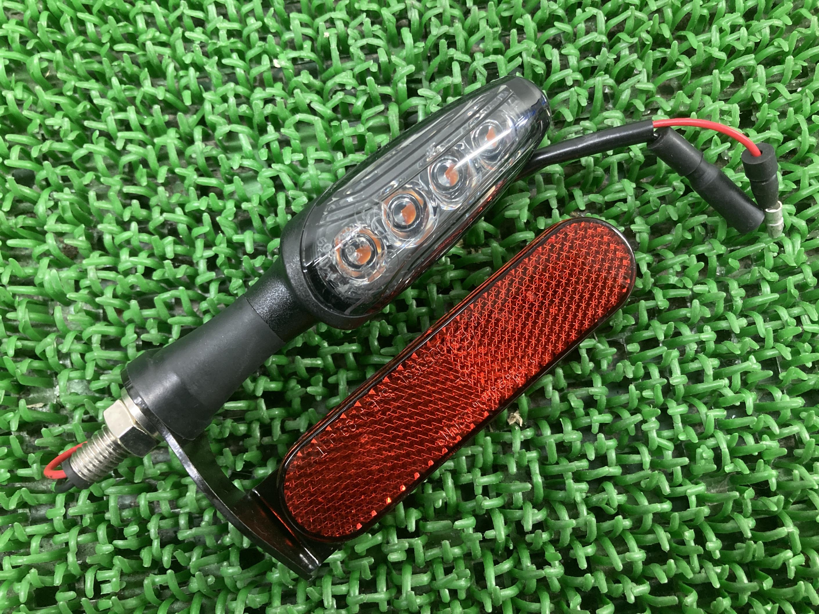 カンナムレイカー600リアウインカー右3JB2FEF12PJ001***BRP純正バイク部品Can-AmRykerリフレクター反射..