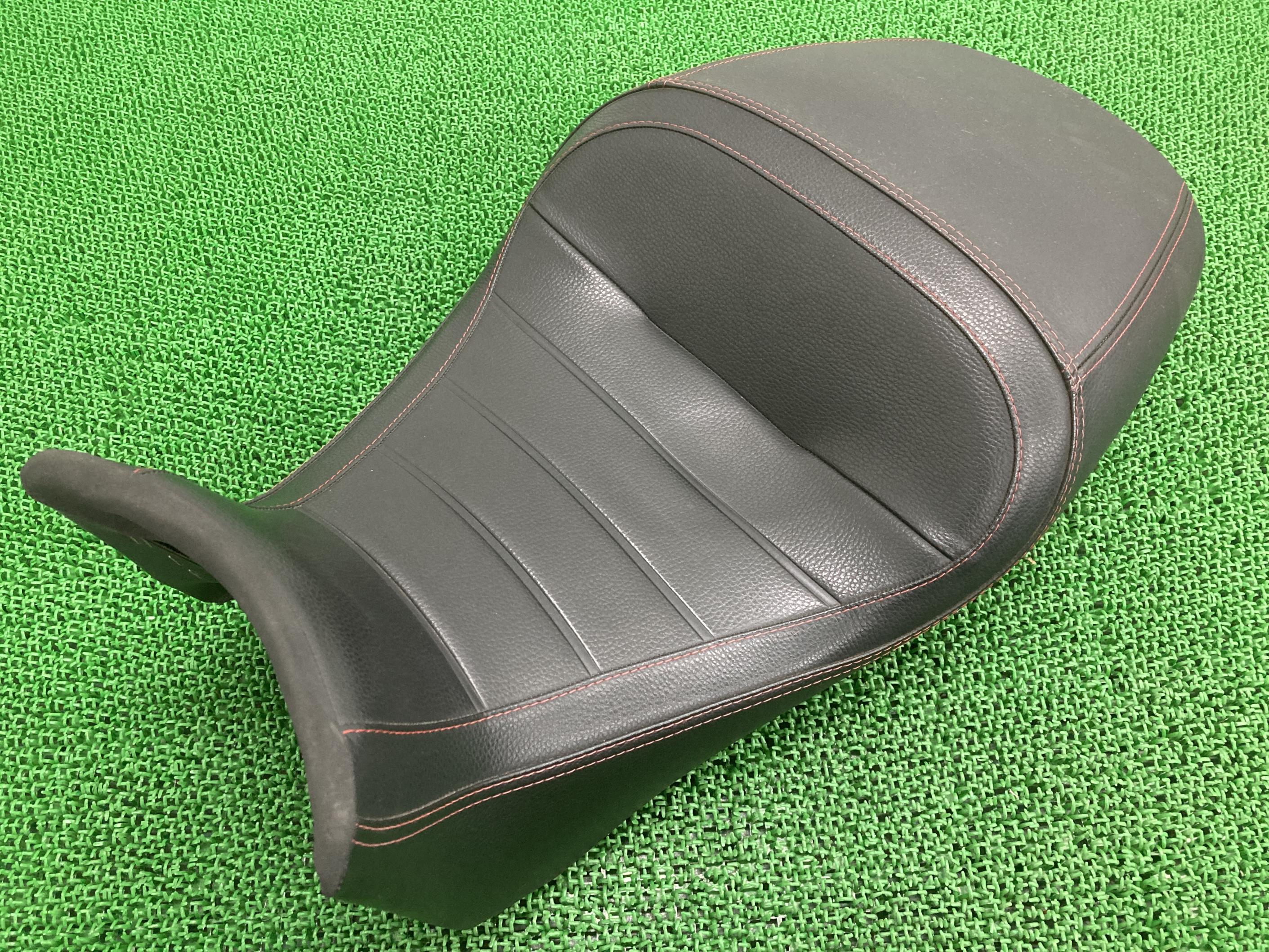 ディアベル シート ドゥカティ 純正 バイク 部品 オプション ローシート タックロール 赤ステッチ 車検 Genuine 【中古】 21