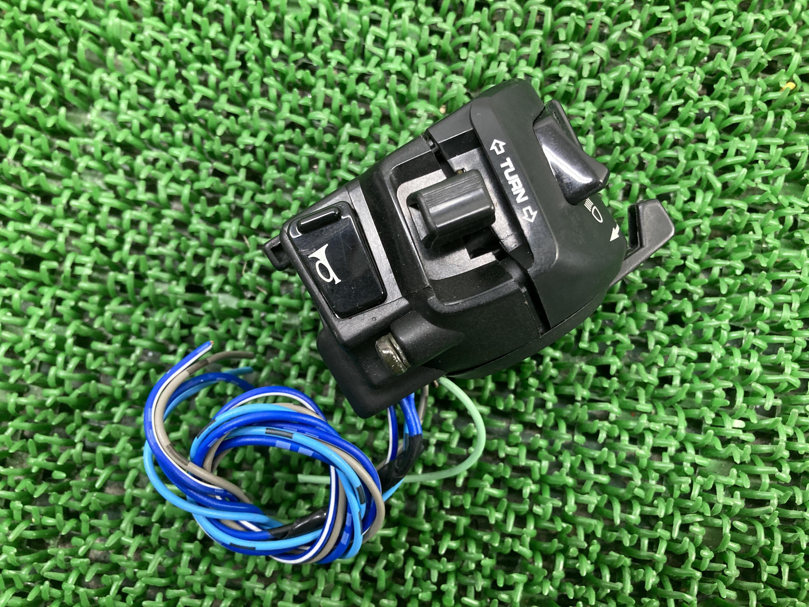 CBR1100XX ハンドルスイッチ 左 ホンダ 純正 バイク 部品 SC35 修復素材に 割れ欠け無し 品薄 希少品 車検 Genuine 【中古】 89