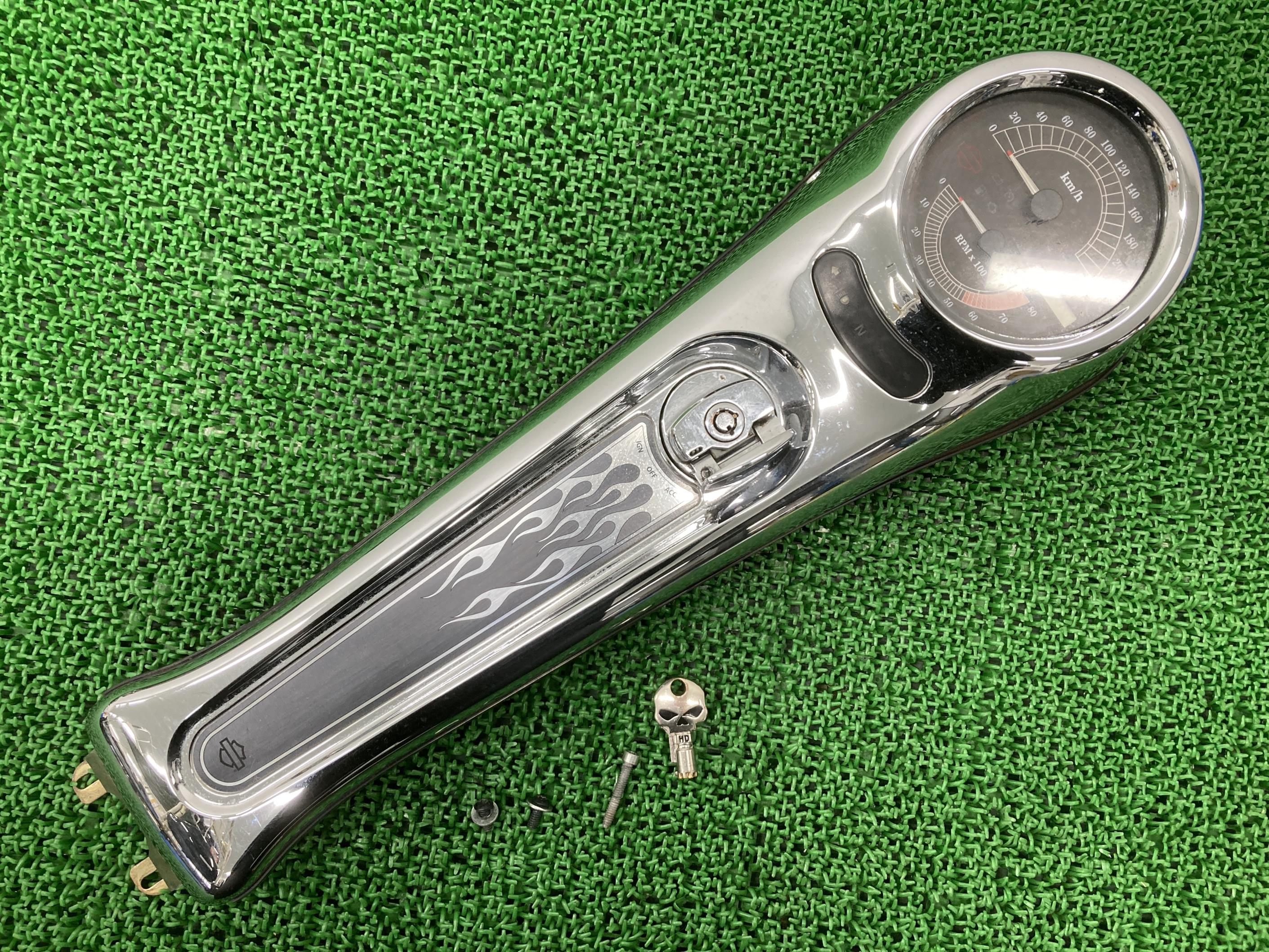 FXSTD1450 スピードメーター ハーレー 純正 バイク 部品 ソフテイルデュース タンクコンソール ファイヤー スカル鍵付き 車検 Genuine 【中古...