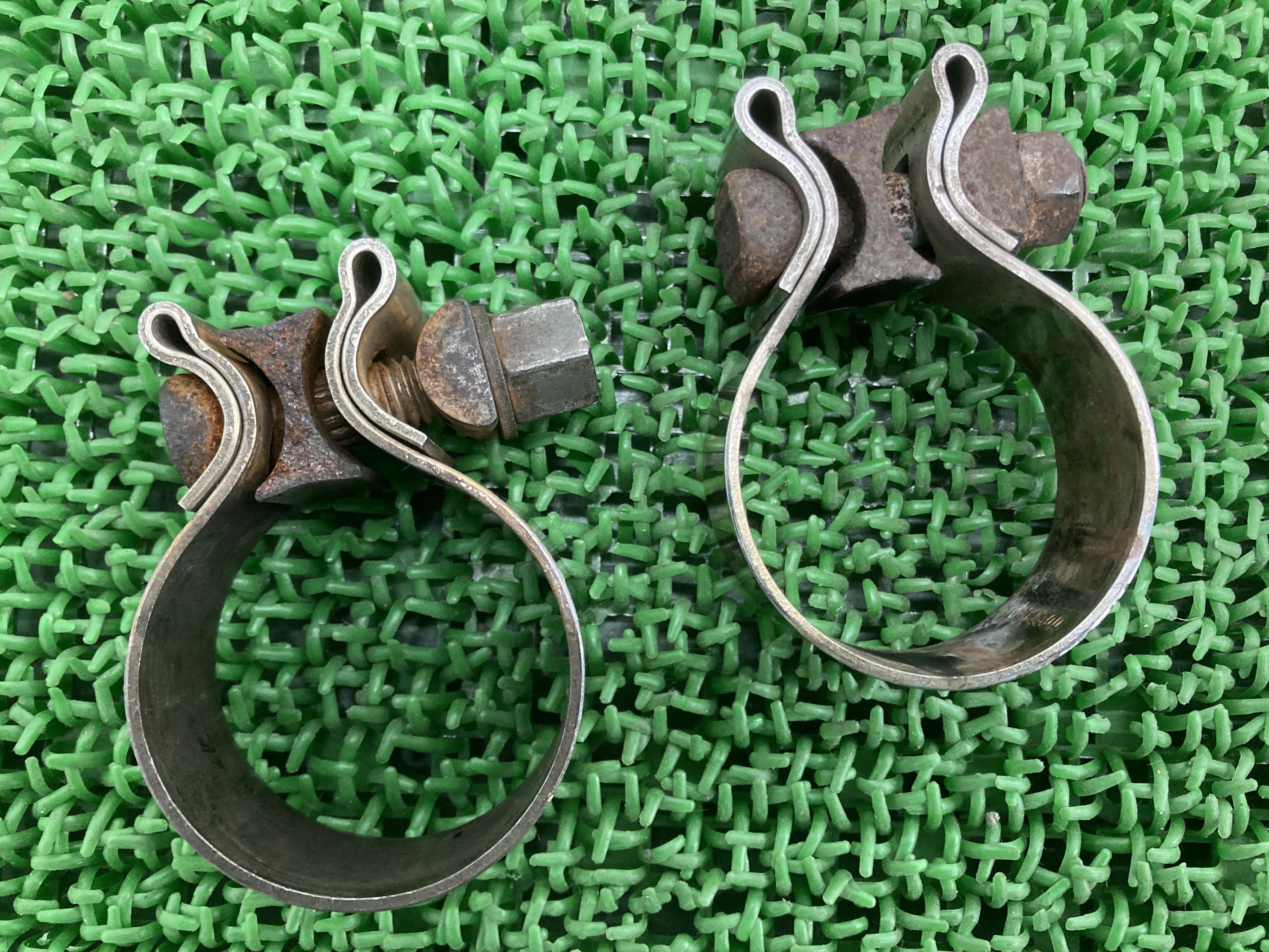 マフラークランプハーレー純正バイク部品サイレンサーバンド2個セットスポーツスターソフテイルツーリングダイナ車検Genuine【中古】 57