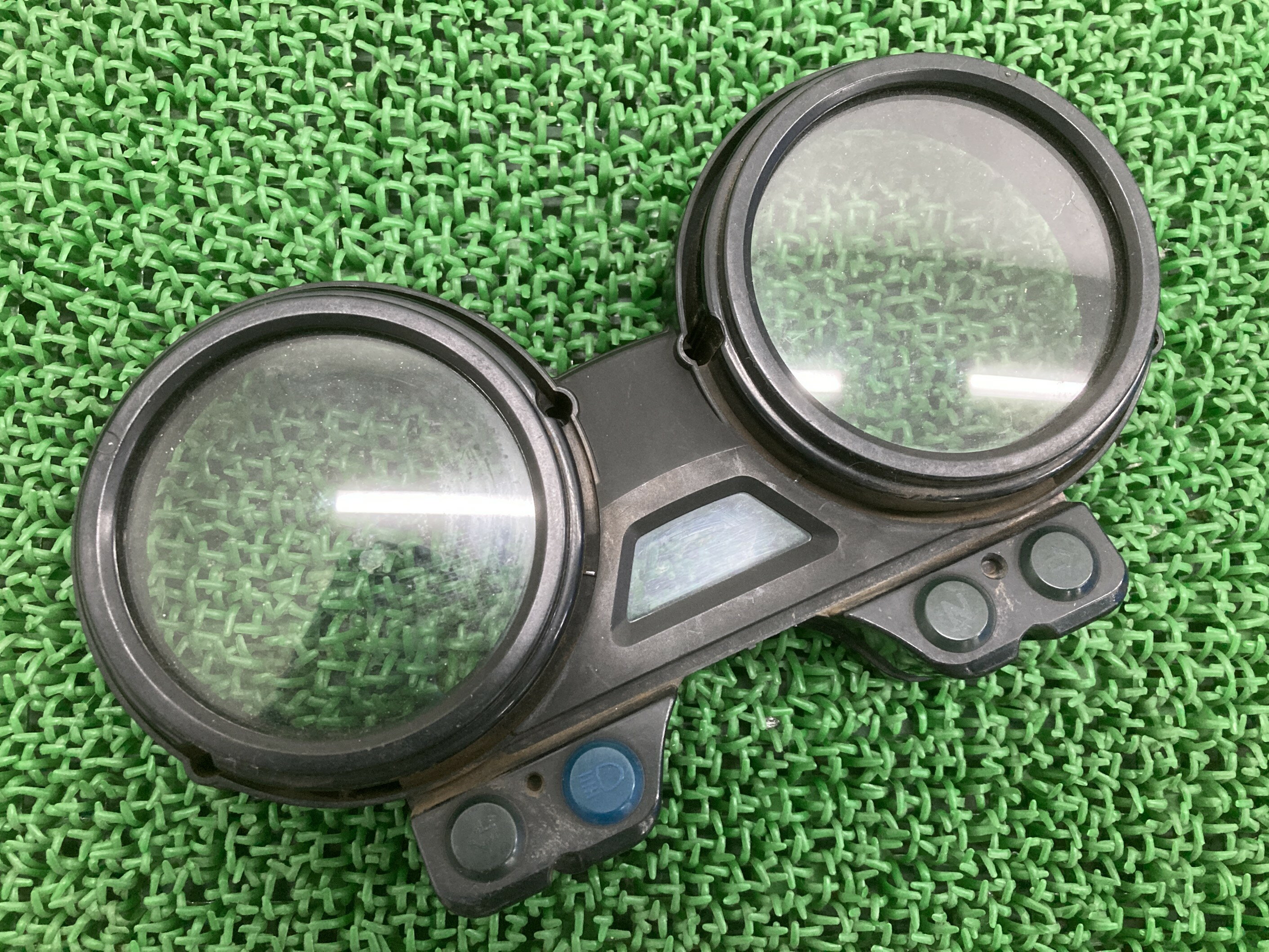 ZRX400メーターカバーカワサキ純正バイク部品ZR400Eメーターケース修復素材にコケキズ無し品薄希少品車検Genuine【中古】 73