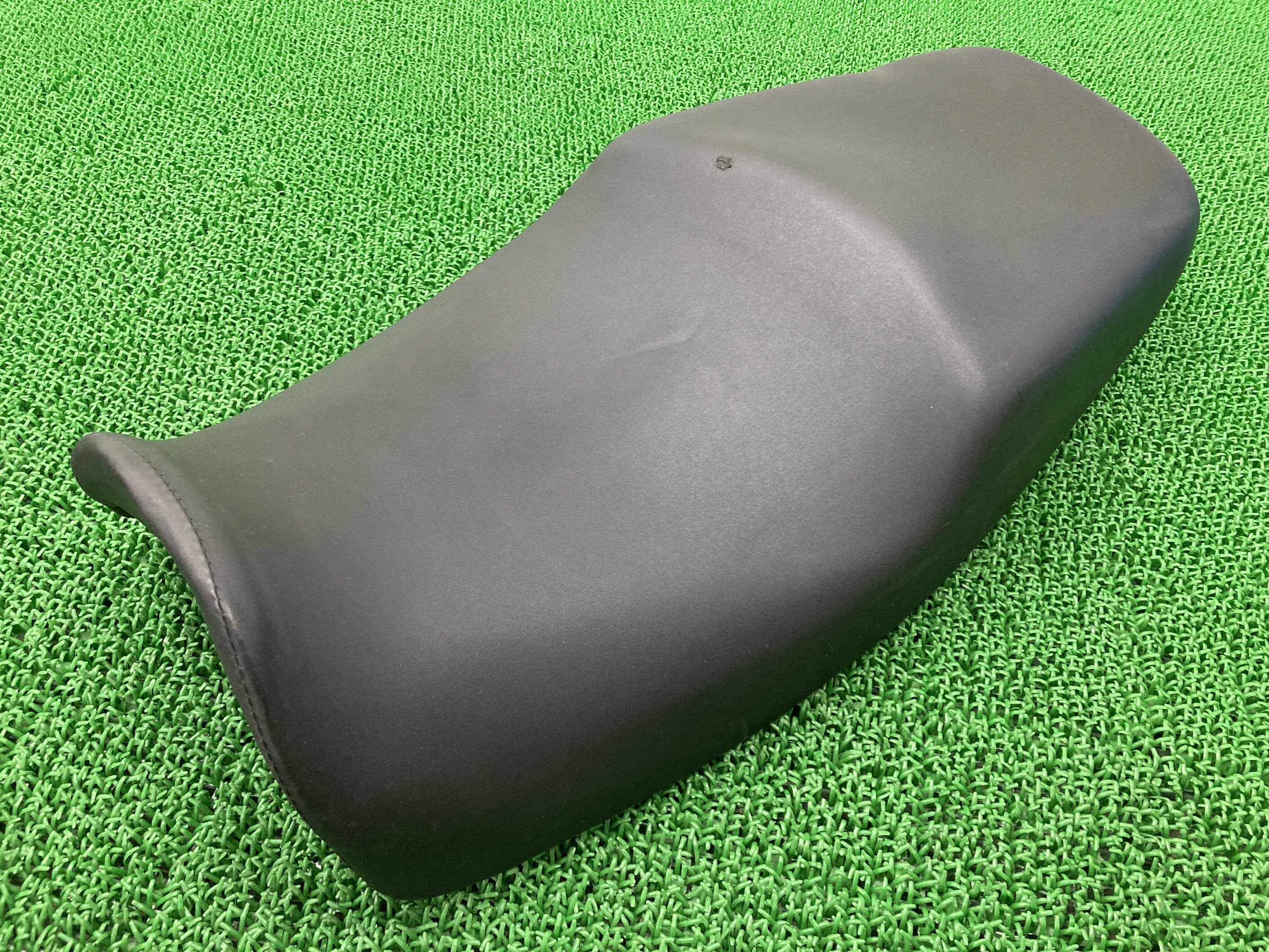 CB400SF シート ホンダ 純正 バイク 部品 NC39 NC42前期 カスタム素材に 品薄 希少品 車検 Genuine 【中古】 72