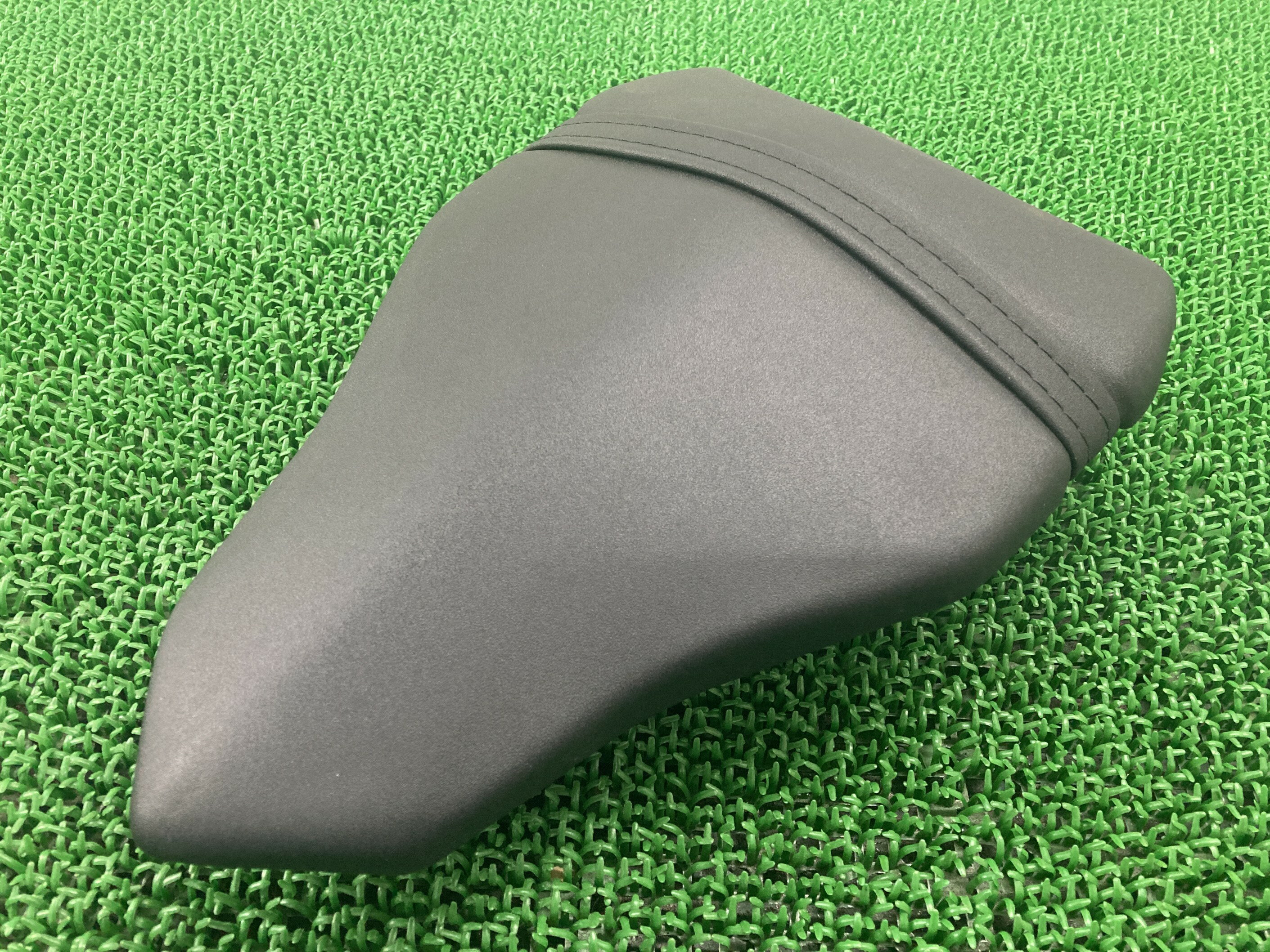 848 1098 1198 タンデムシート ドゥカティ 純正 バイク 部品 リアシート コンディション良好 破れ無し 車検 Genuine 【中古】 61