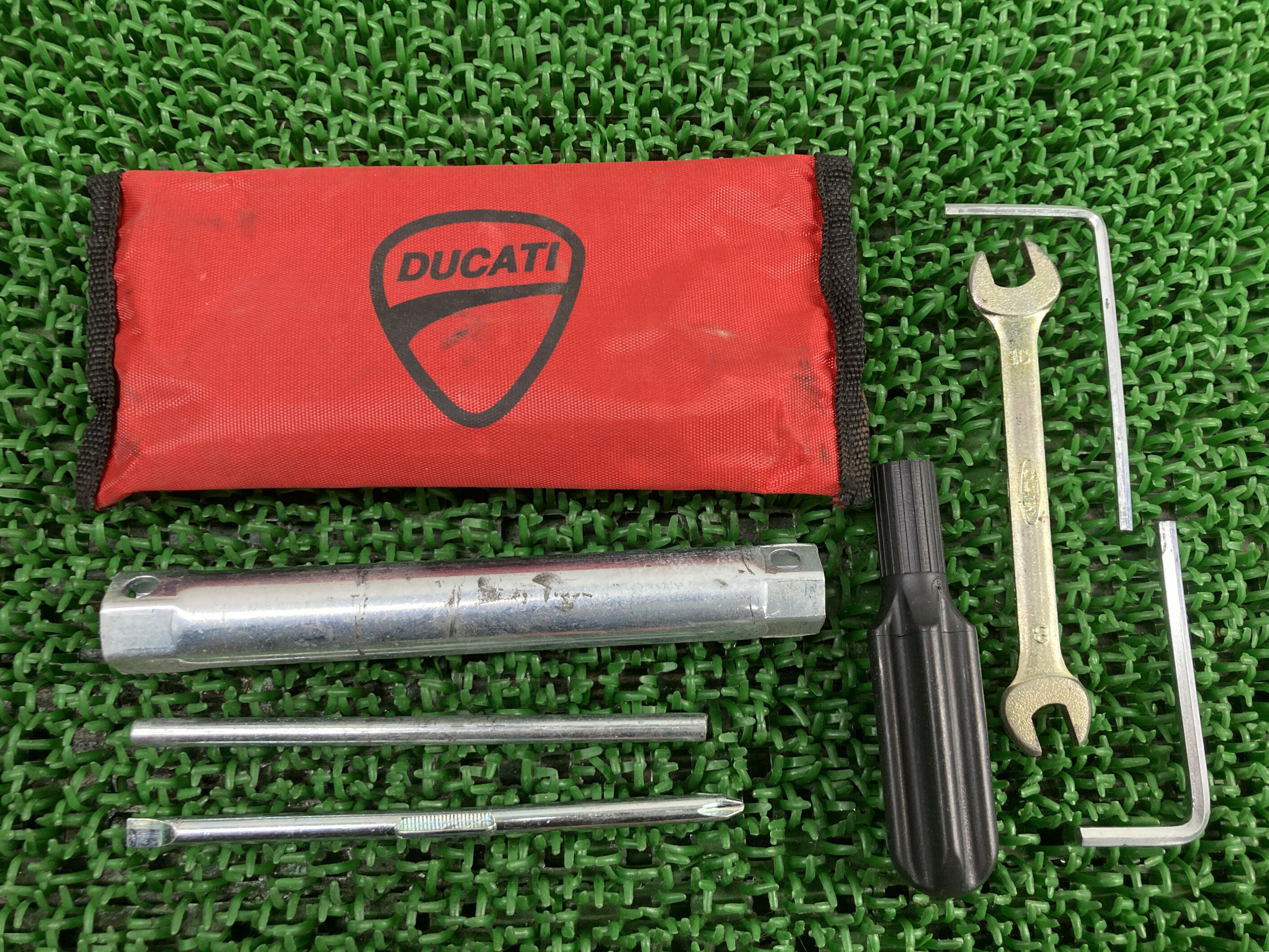 車載工具ドゥカティ純正バイク部品ツールキットモンスタースーパースポーツパニガーレムルティストラーダ機能的問題なし車検Genuine【中古】 92