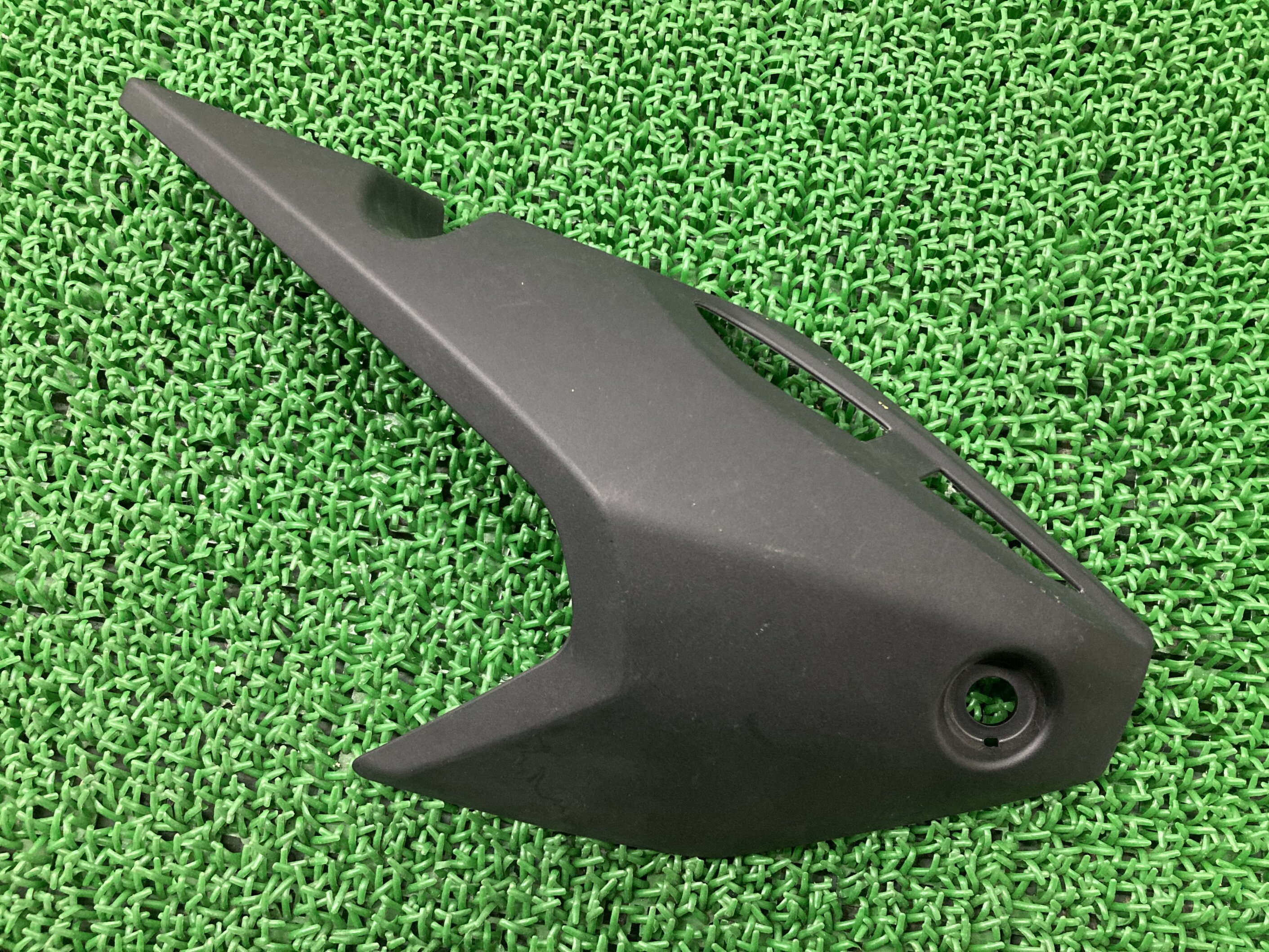 ADV150 マフラーヒートガード ホンダ 純正 バイク 部品 KF38 コケキズ無し 品薄 希少品 車検 Genuine 【中古】 74