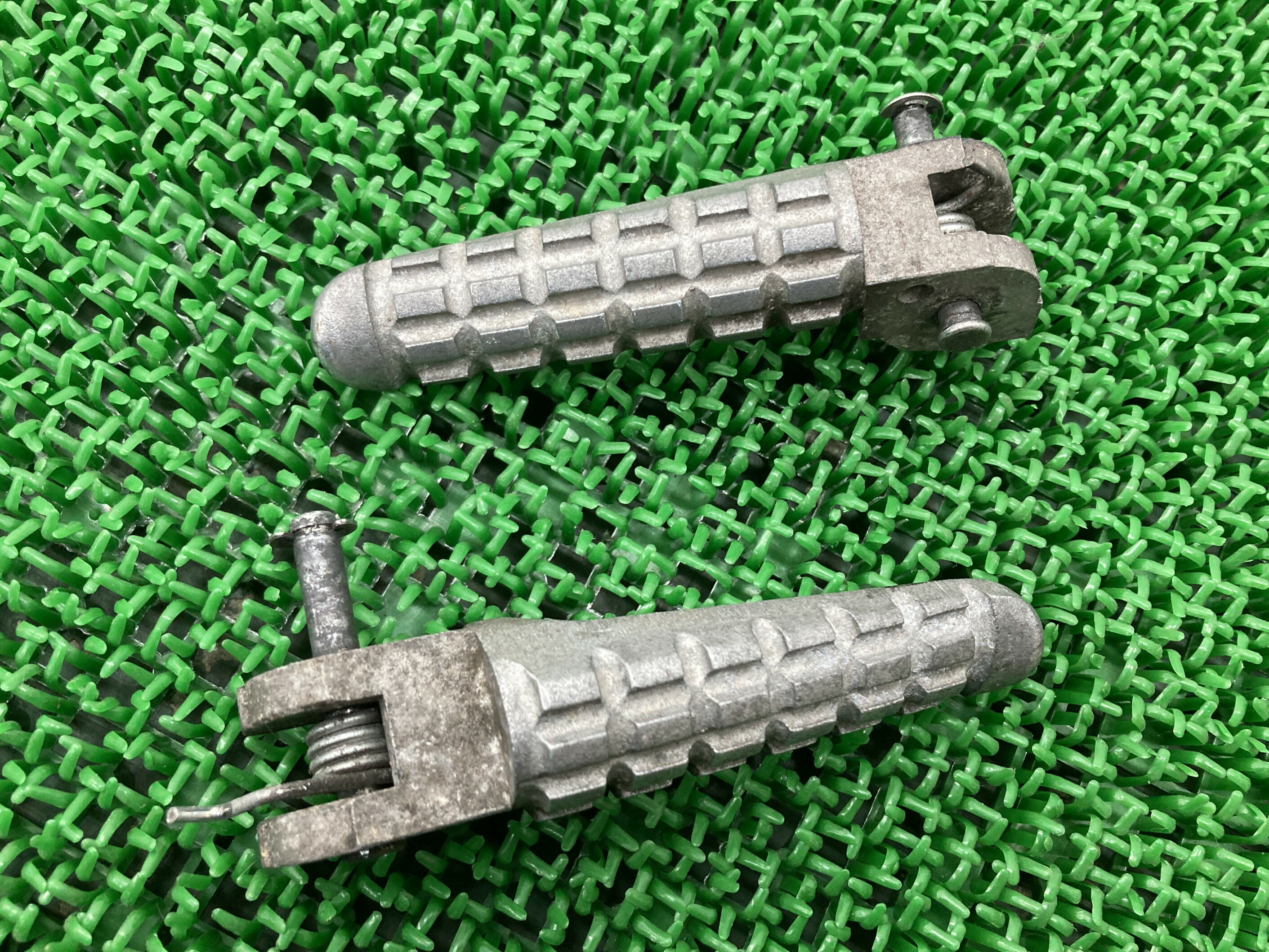 M796タンデムステップ左右ドゥカティ純正バイク部品MONSTERモンスター曲がり無し車検Genuine【中古】 86