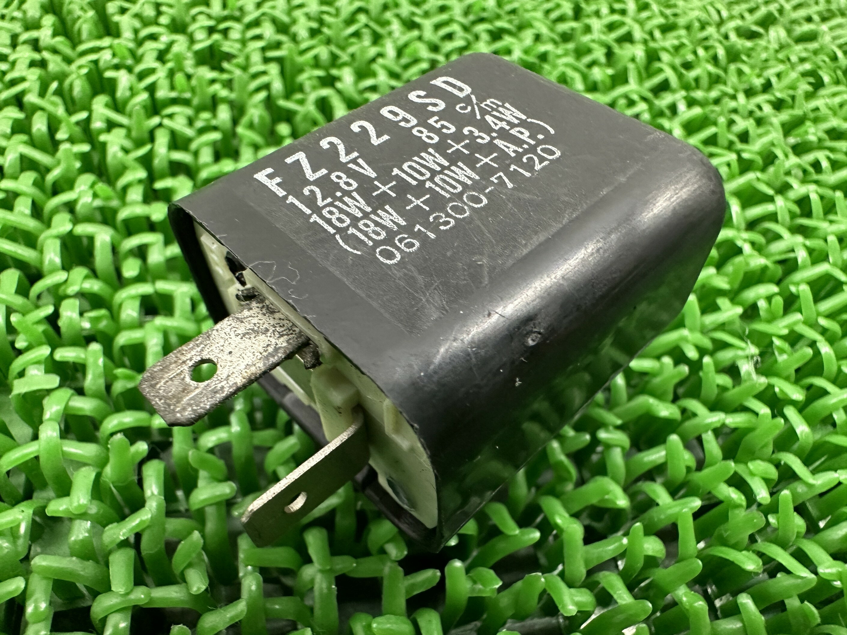 リード50 リード80 ウインカーリレー ホンダ 純正 バイク 部品 AF01 HF01 ウィンカーリレー 機能的問題なし 品薄 車検 Genuine 【中古】
