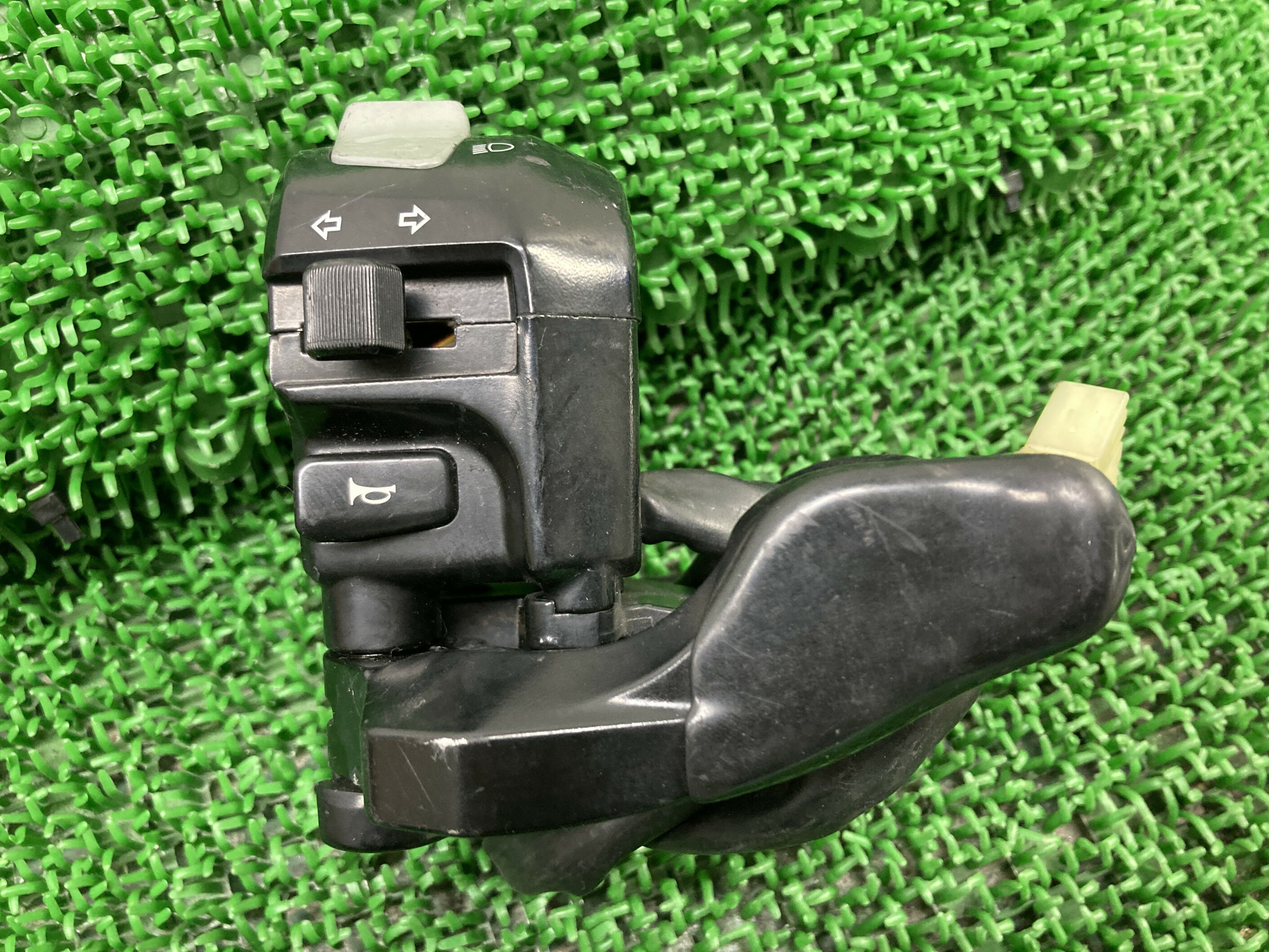 マジェスティハンドルスイッチ左ヤマハ純正バイク部品SG03JMajestyパーキングレバー割れ欠け無し品薄希少品車検Genuine【中古】 83