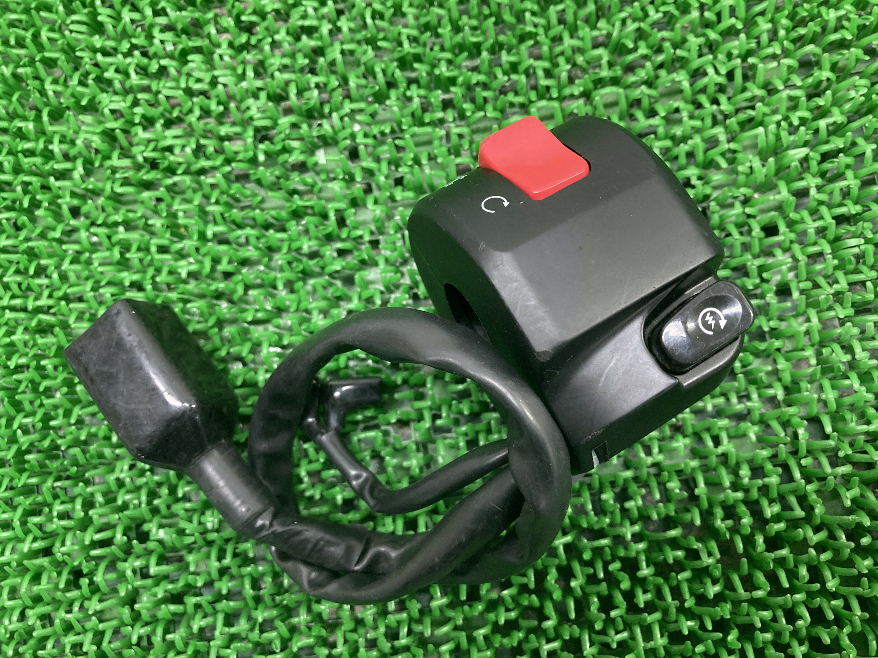 NINJA250Rハンドルスイッチ右カワサキ純正バイク部品EX250Kニンジャ250Rスイッチボックス割れ欠け無し品薄希少品車検Genuine【中古】 72