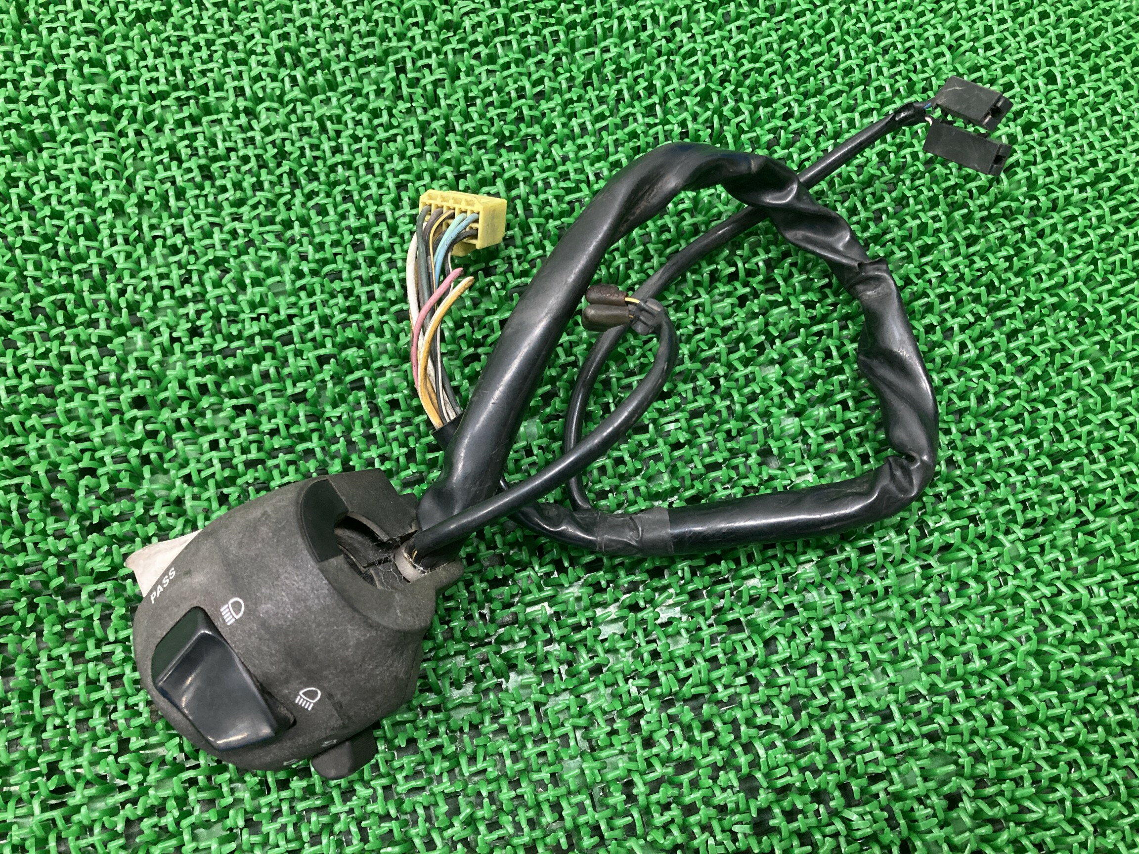 スカイウェイブ250 ハンドルスイッチ 左 スズキ 純正 バイク 部品 CJ43A CJ44A スイッチボックス 修復素材に 品薄 車検 Genuine 【中古...