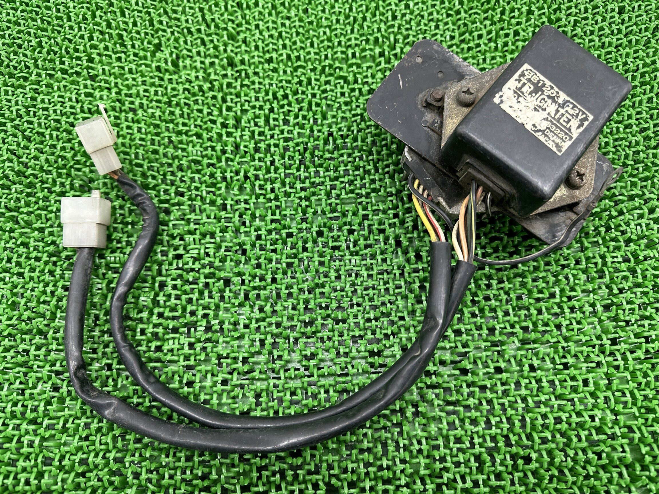 GSX400F イグナイター スズキ 純正 バイク 部品 GS40XF GSX400FSインパルス CDI レギュレター 電装ステー 車検 Genuine 【中...