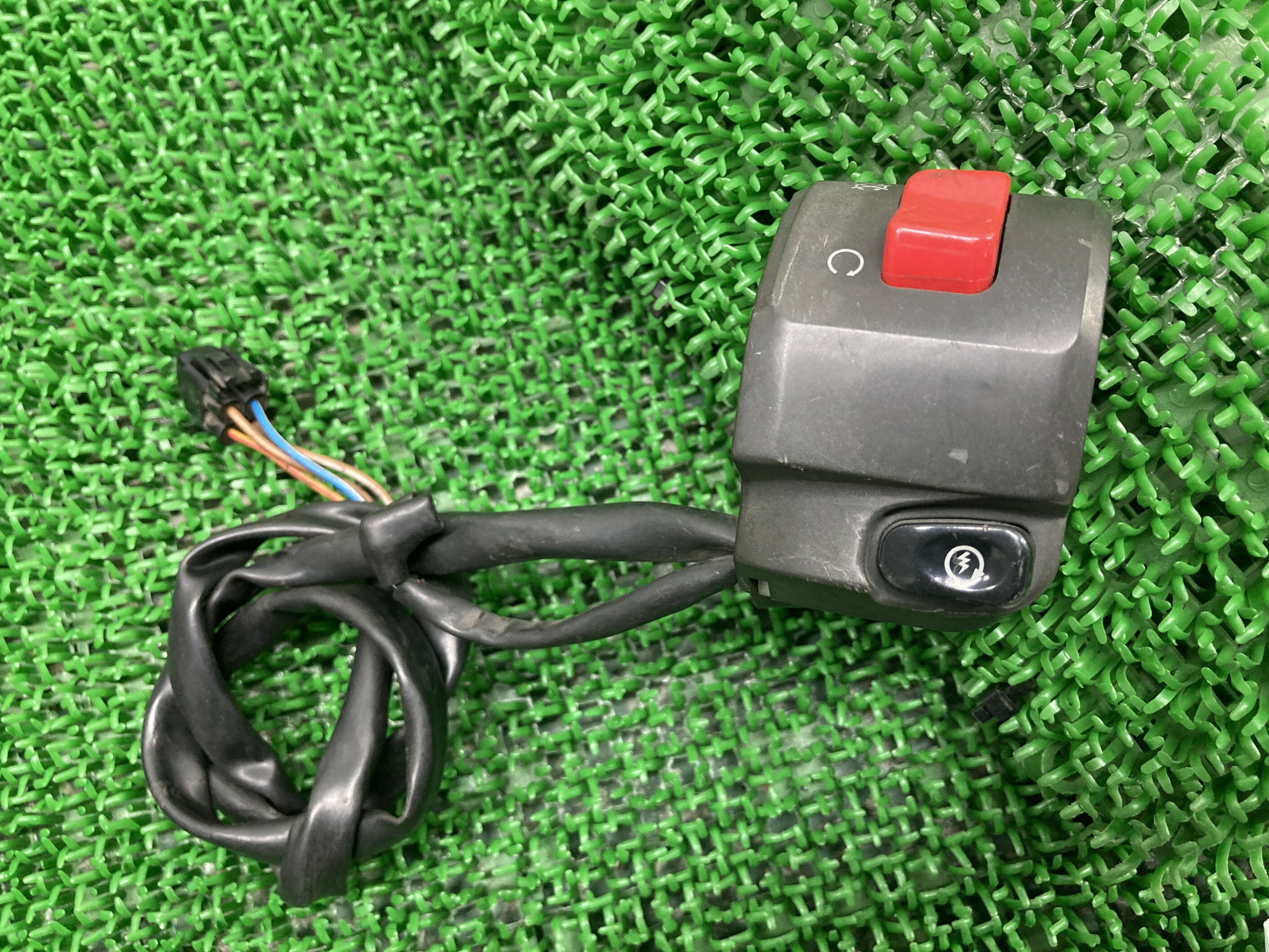 DトラッカーKLX250ハンドルスイッチ右カワサキ純正バイク部品LX250SLX250VD-TRACKERスイッチボックス割れ欠け無し品薄車検Genuine【中...