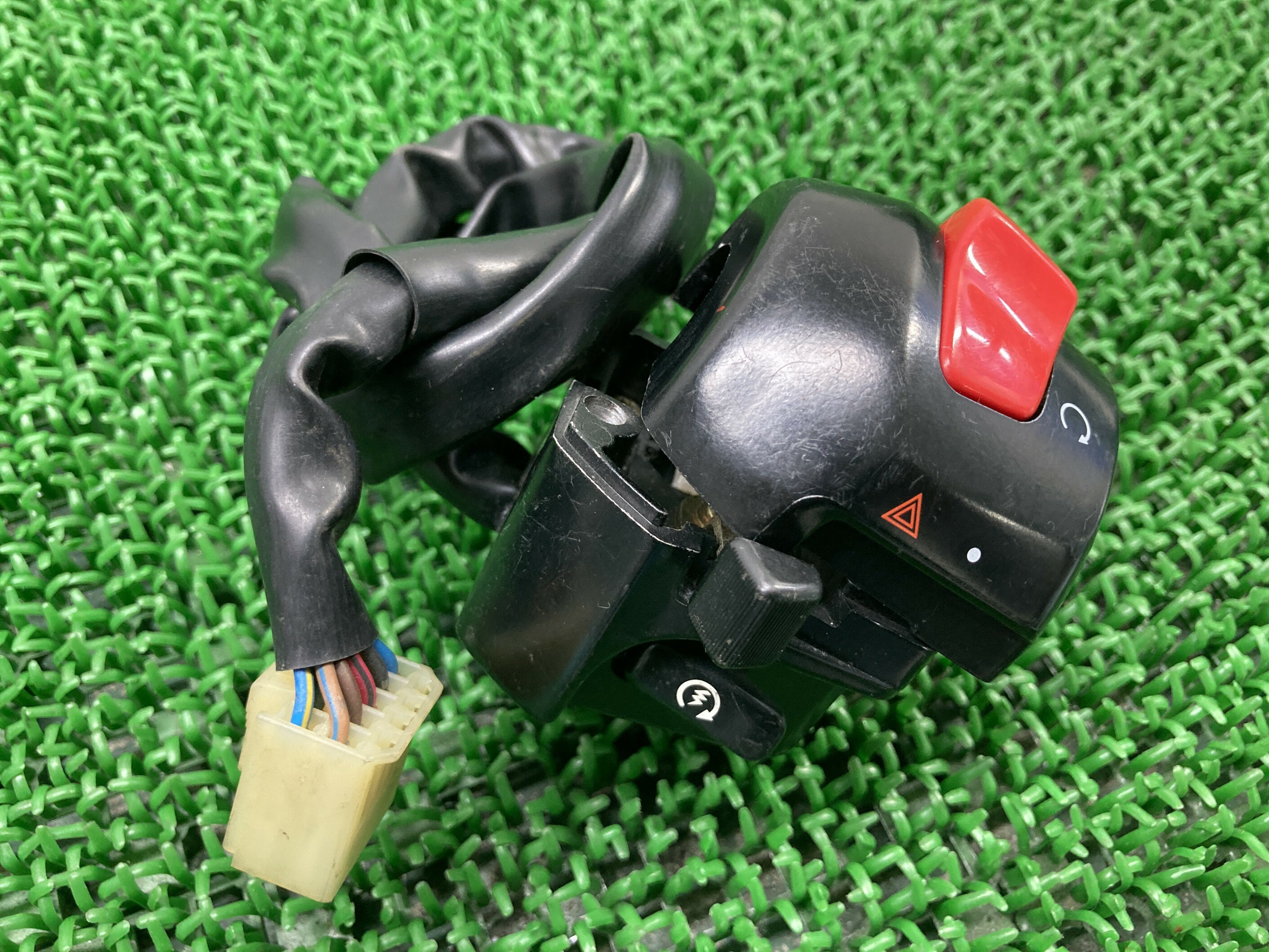 マジェスティハンドルスイッチ右ヤマハ純正バイク部品SG03JMajestyスイッチボックス割れ欠け無し品薄希少品車検Genuine【中古】 38