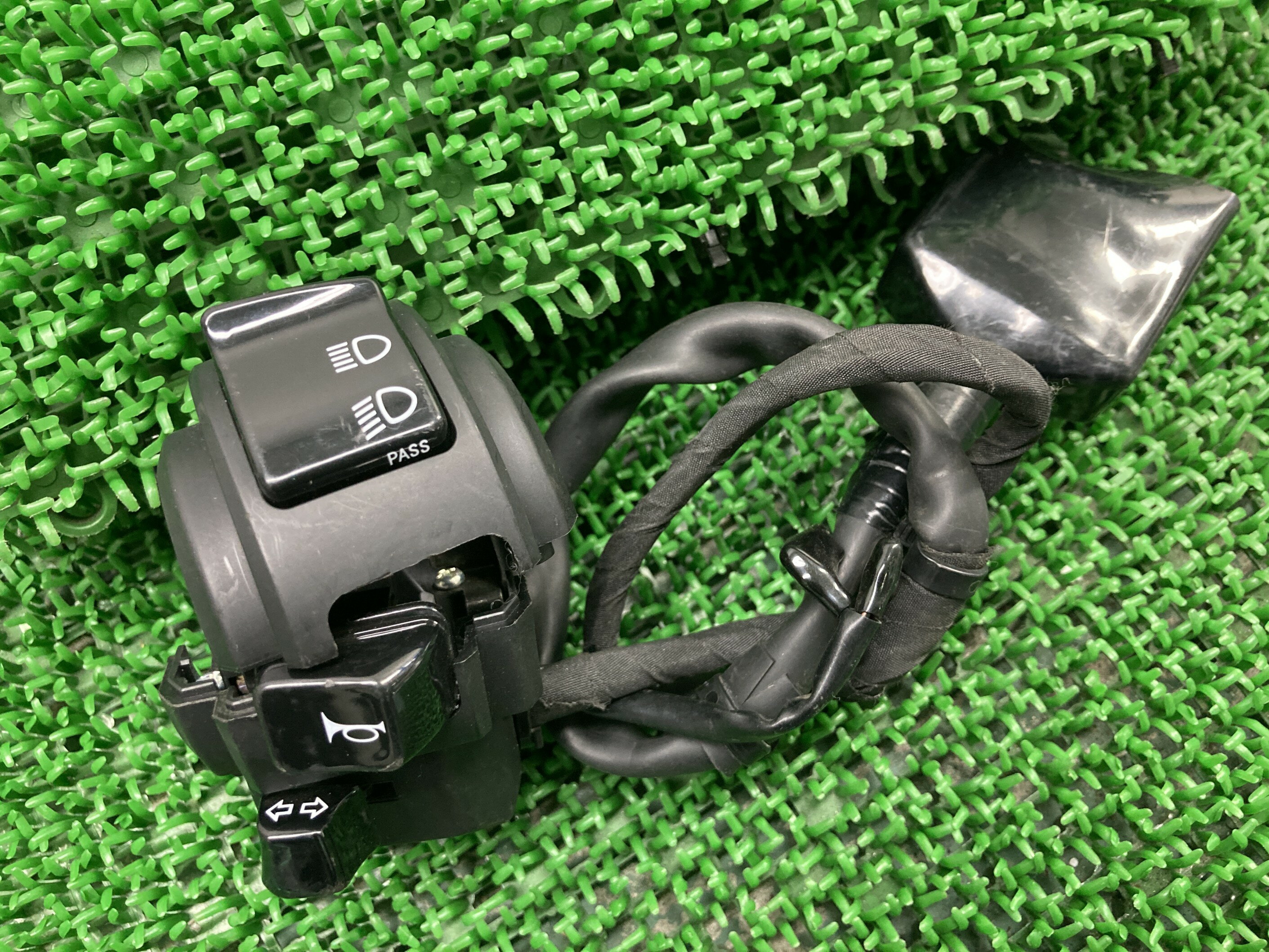 レブル250ハンドルスイッチ左ホンダ純正バイク部品MC4923年REBEL250スイッチボックス割れ欠け無し品薄希少品車検Genuine【中古】 33