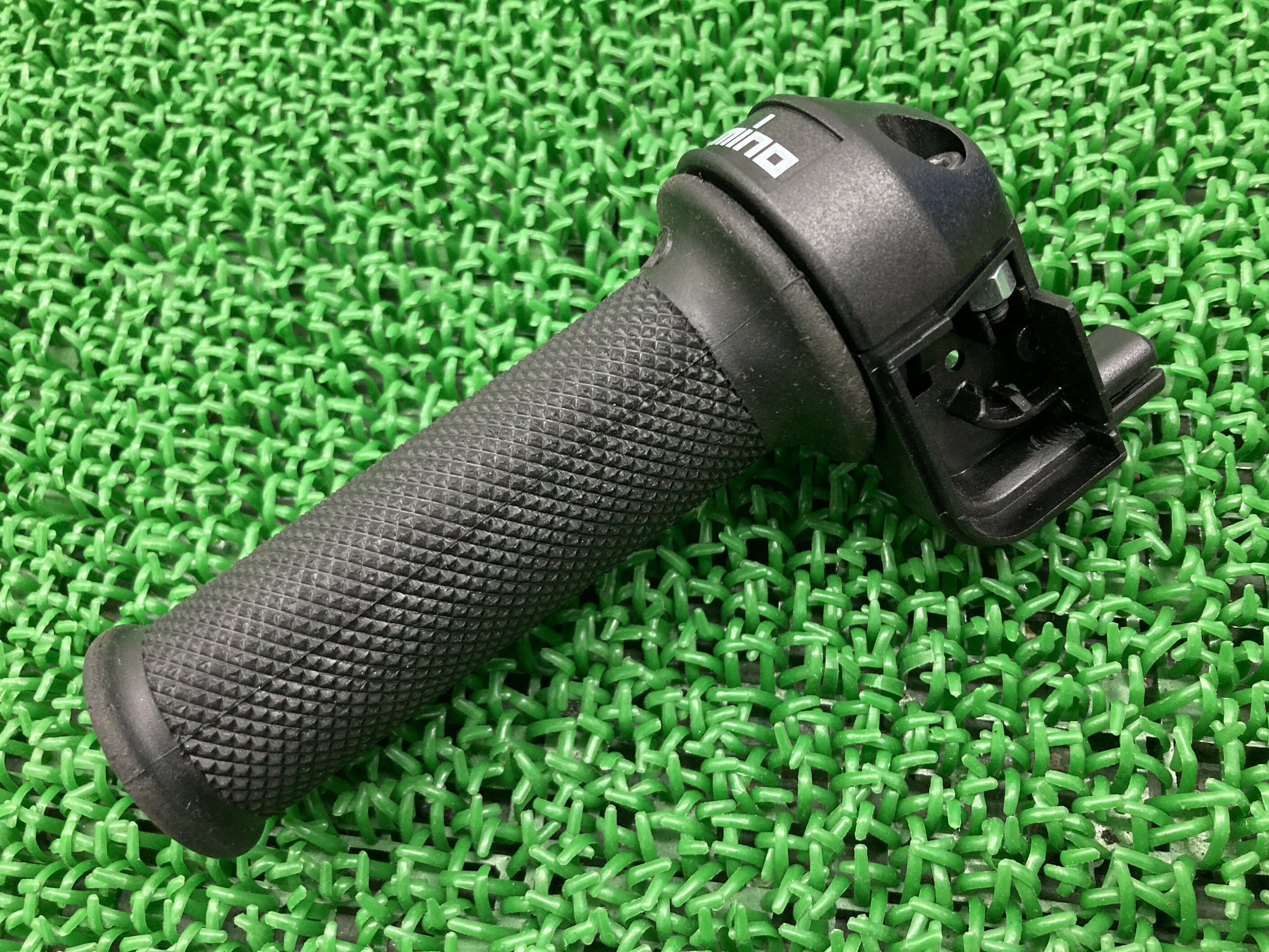 ドミノ製KTM50ハンドルグリップ右社外バイク部品98〜11年ツイストグリップスロットルホルダーDominoTOMMASELLI修復素材に品薄【中古】 4