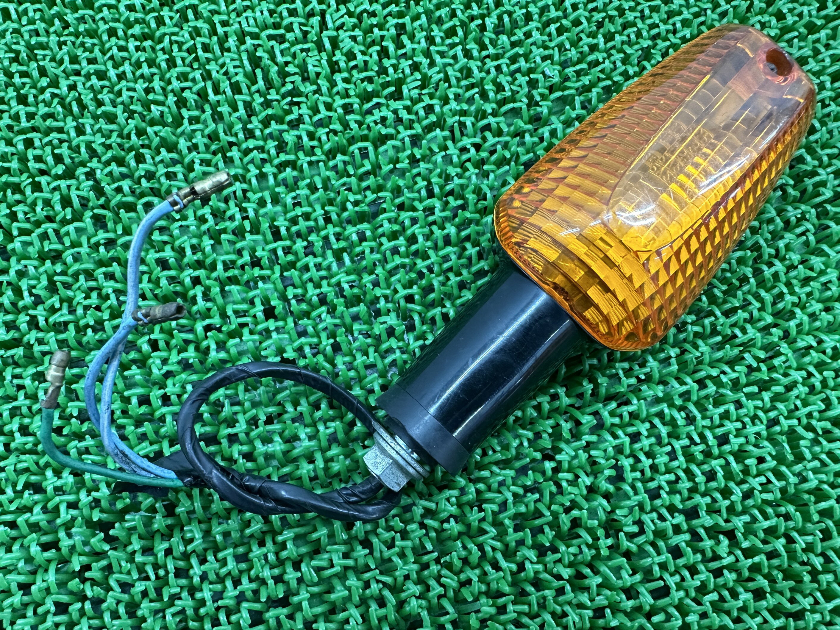 CB400SF フロントウインカー 右 ホンダ 純正 バイク 部品 NC39 ノーマルウィンカー 割れ欠け無し 品薄 希少品 車検 Genuine 【中古】 91