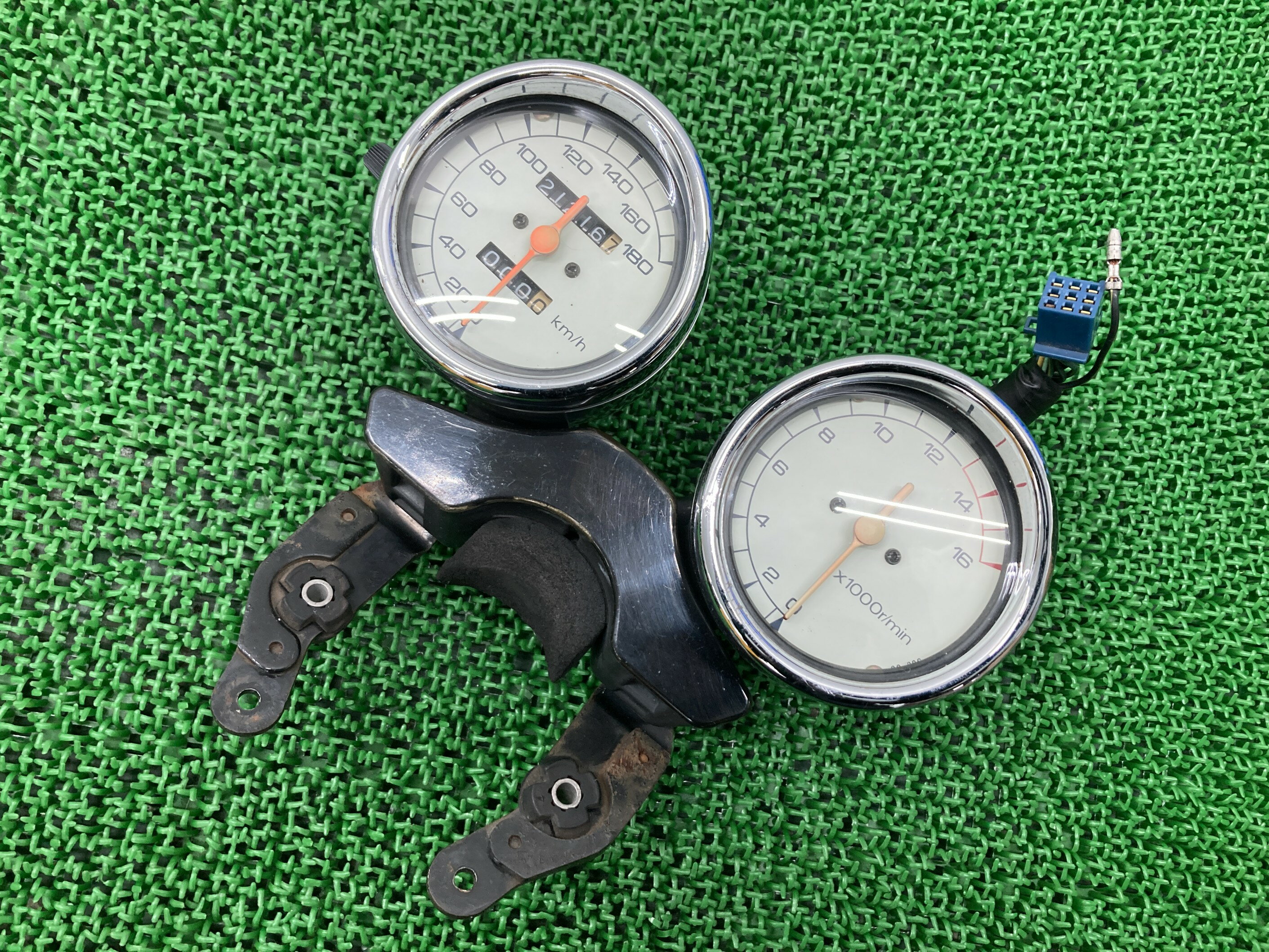 バンディット250 メーター スズキ 純正 バイク 部品 GJ74A スピードメーター タコメーター ステー インジケーターランプ 車検 Genuine 【中古...