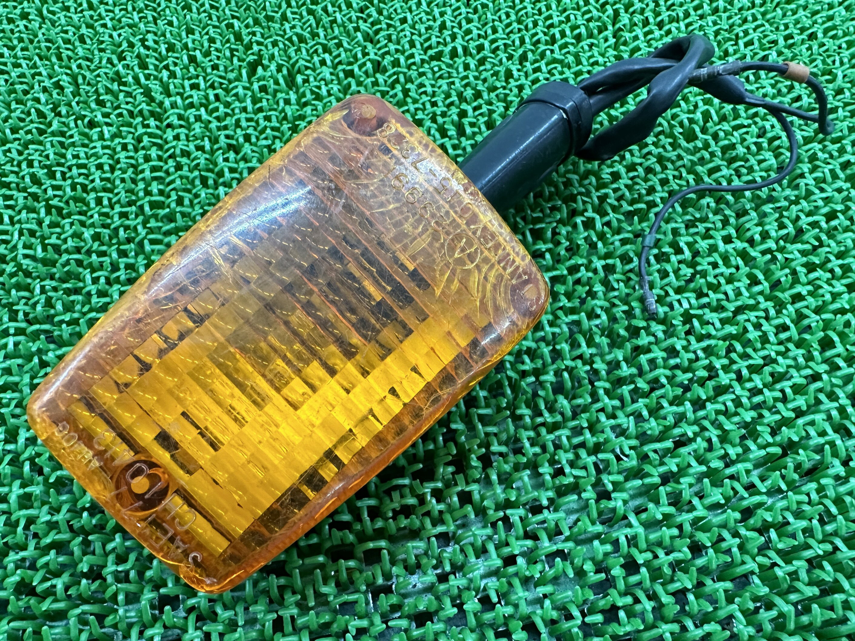 CB750F リアウインカー 左 ホンダ 純正 バイク 部品 RC04 修復素材やペイント素材に 割れ欠け無し 人気のノーマルウィンカー 当時物 車検 Genuine 【中古】 68