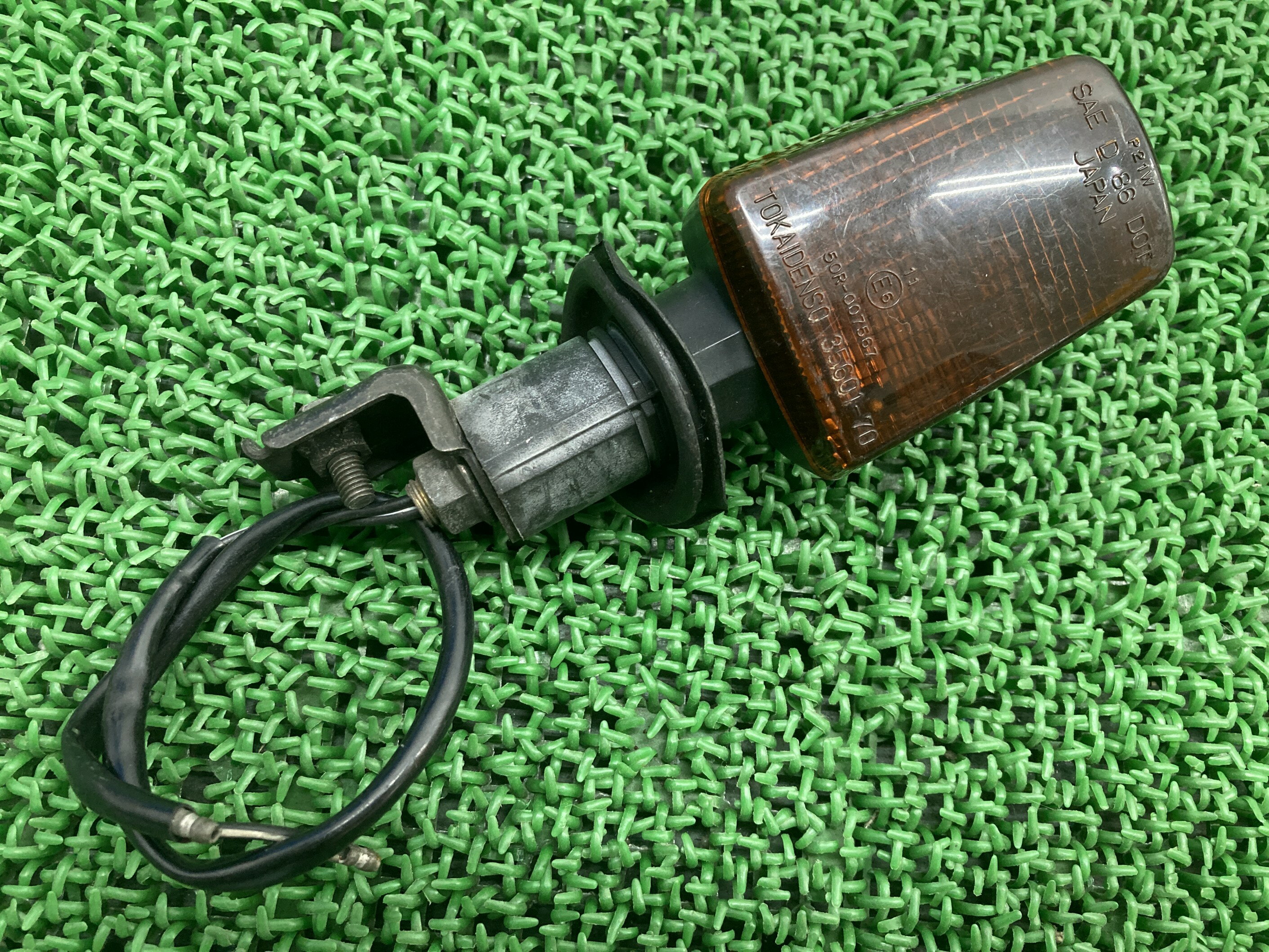 GSX400Sカタナ フロントウインカー 左 スズキ 純正 バイク 部品 GK77A ステー ゴムブッシュ 刀 KATANA 車検 Genuine 【中古】 8...