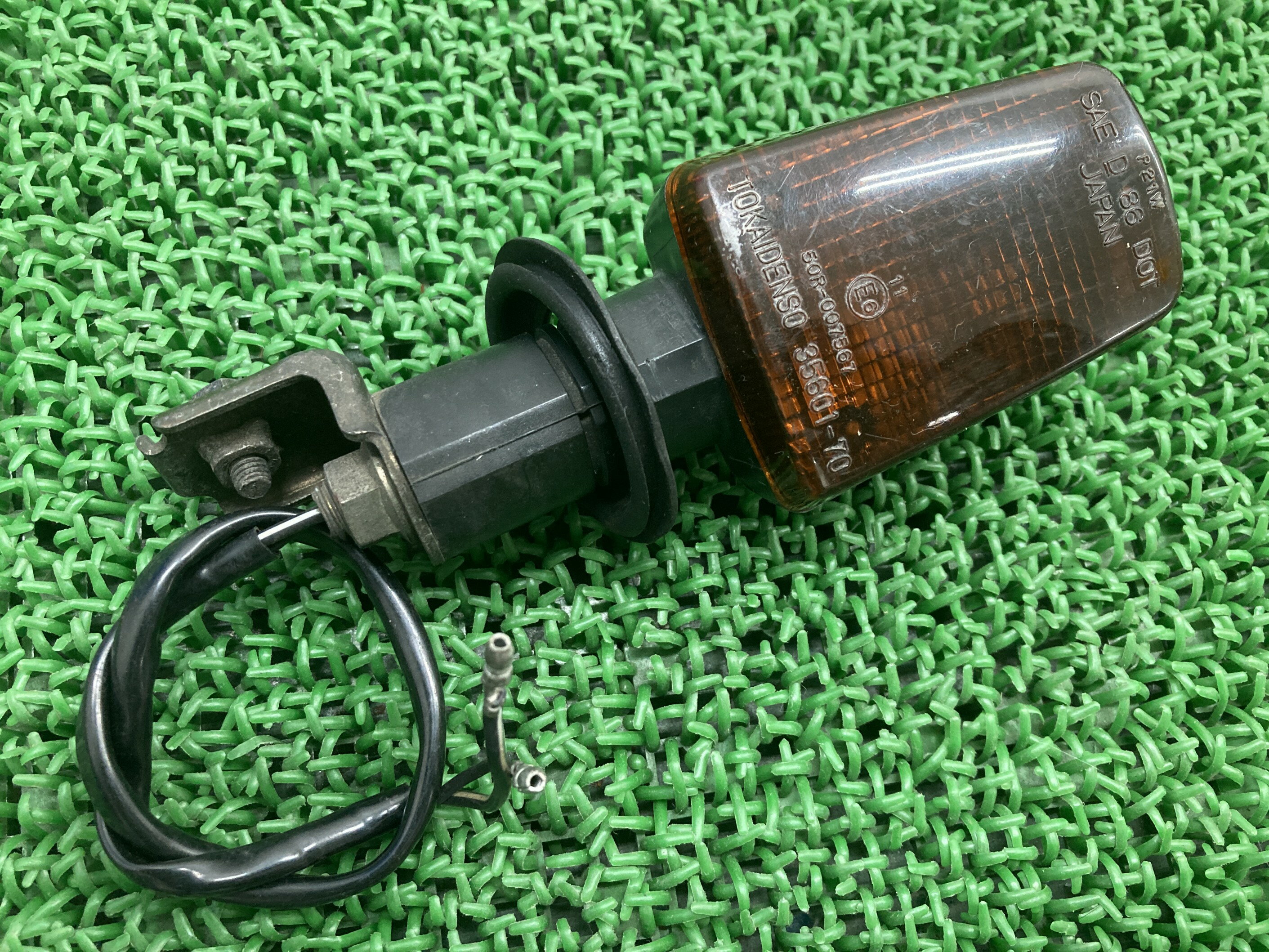 GSX400Sカタナ フロントウインカー 左 スズキ 純正 バイク 部品 GK77A ステー ゴムブッシュ 刀 KATANA 車検 Genuine 【中古】 8...