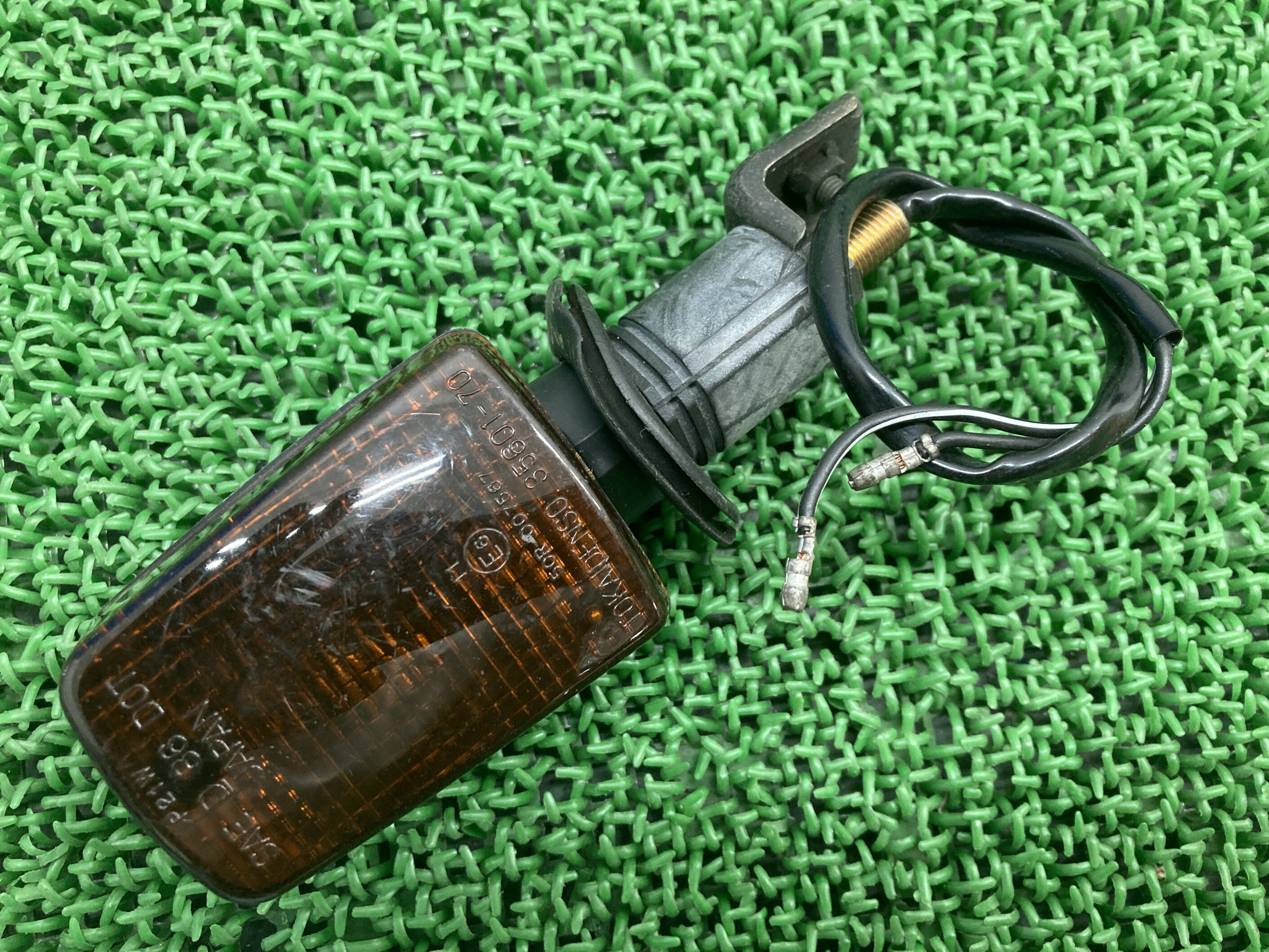 GSX400Sカタナ フロントウインカー 右 スズキ 純正 バイク 部品 GK77A ステー ゴムブッシュ 刀 KATANA 車検 Genuine 【中古】 8...