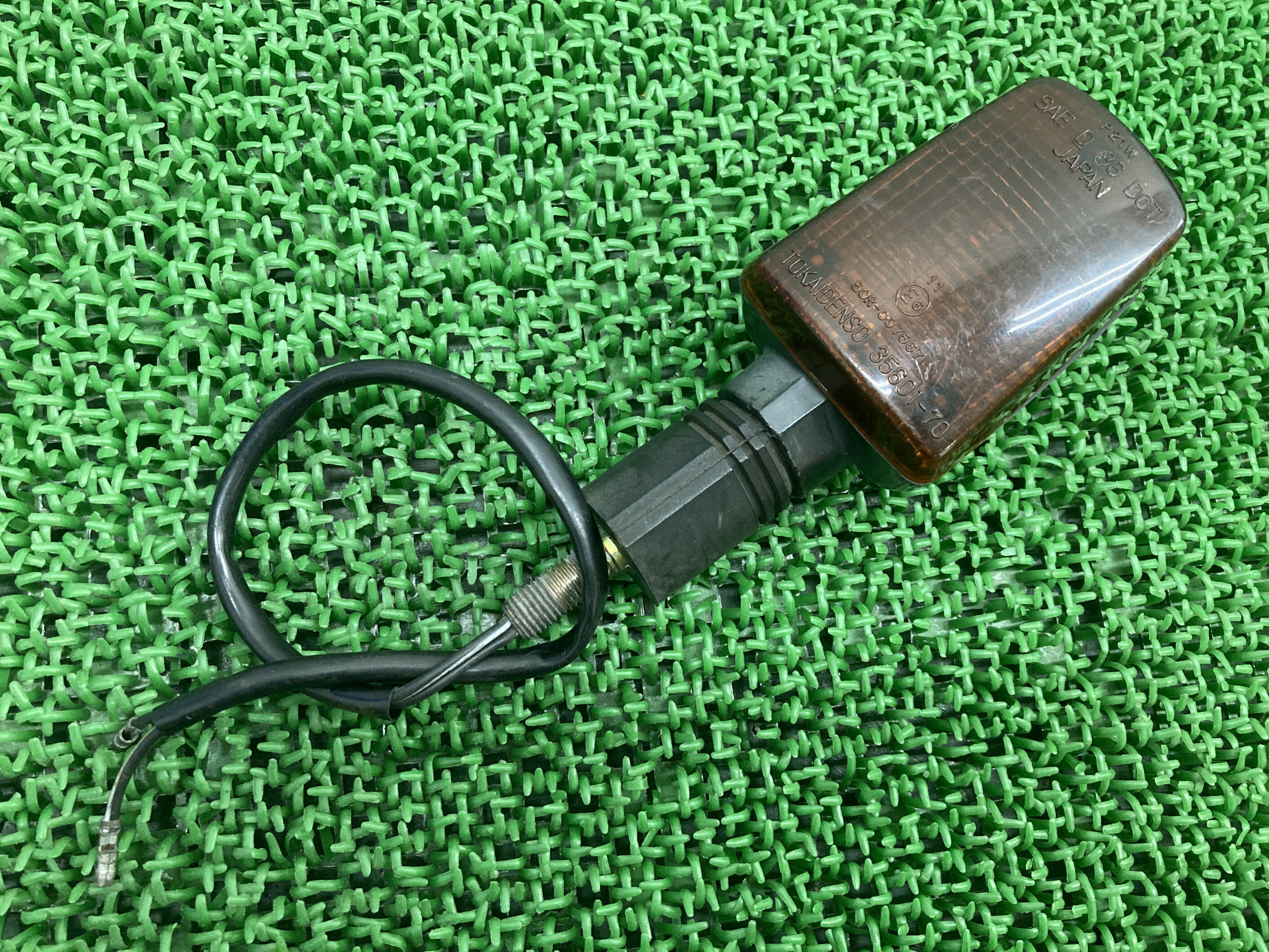 GSX250Sカタナ ウインカー 片側 スズキ 純正 バイク 部品 GJ76A 刀 KATANA GSX400Sカタナ 割れ欠けなし 車検 Genuine 【中...