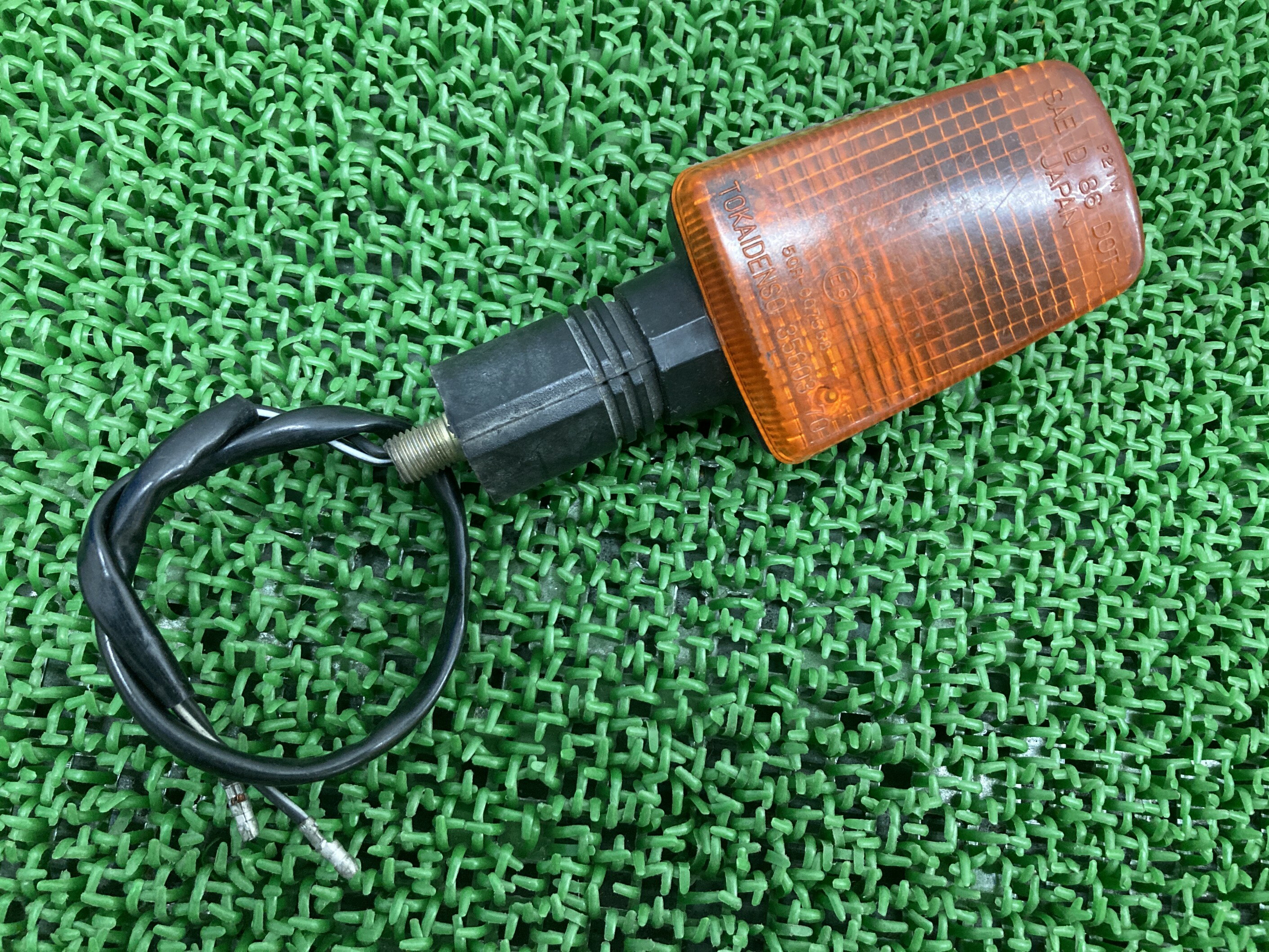 GSX-R1100 リアウインカー 片側 スズキ 純正 バイク 部品 GV73A 油冷 修復素材に コケキズ無し 希少品 車検 Genuine 【中古】 62