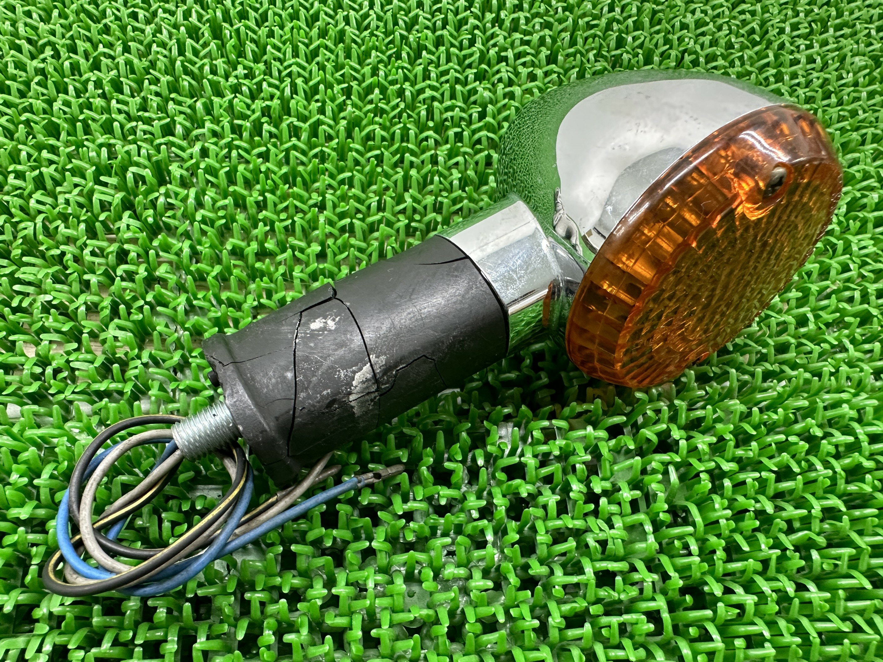 ゼファー1100 フロントウインカー 片側 カワサキ 純正 バイク 部品 ZRT10A 修復素材に コケキズ無し ゼファー400 ゼファー750 車検 Genuine 【中古】