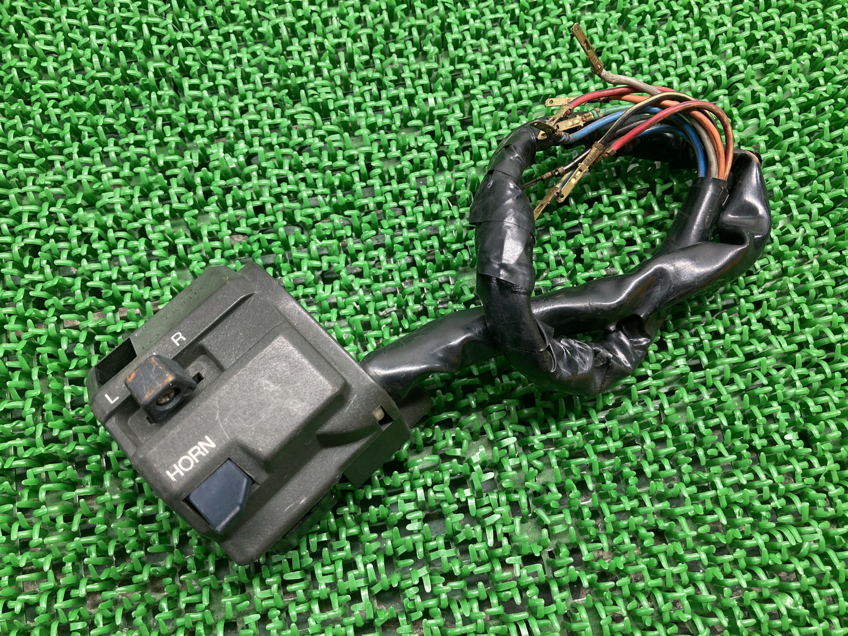 ZXR400ハンドルスイッチ左カワサキ純正バイク部品ZX400Hスイッチボックス修復素材に品薄希少品車検Genuine【中古】 67