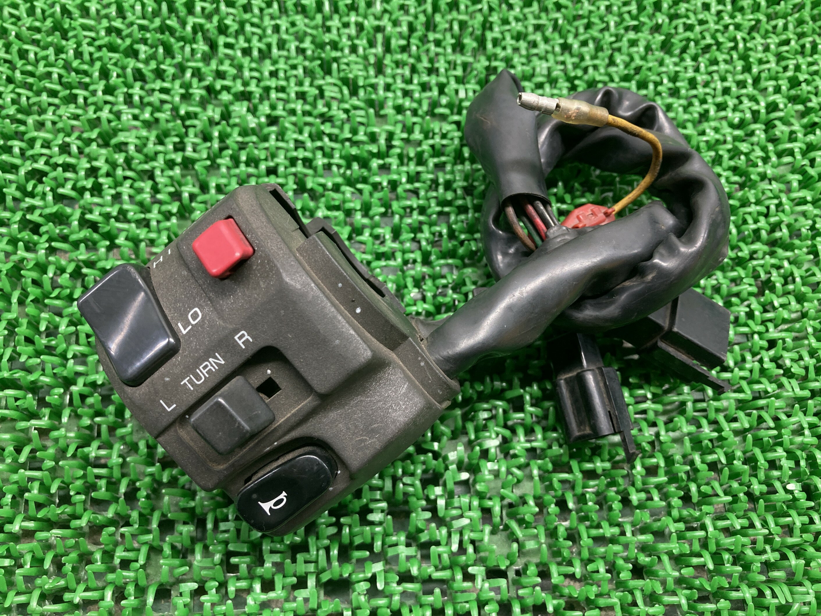 ZRX1100ハンドルスイッチ左カワサキ純正バイク部品ZRT10Cスイッチボックス割れ欠け無し品薄希少品車検Genuine【中古】 64