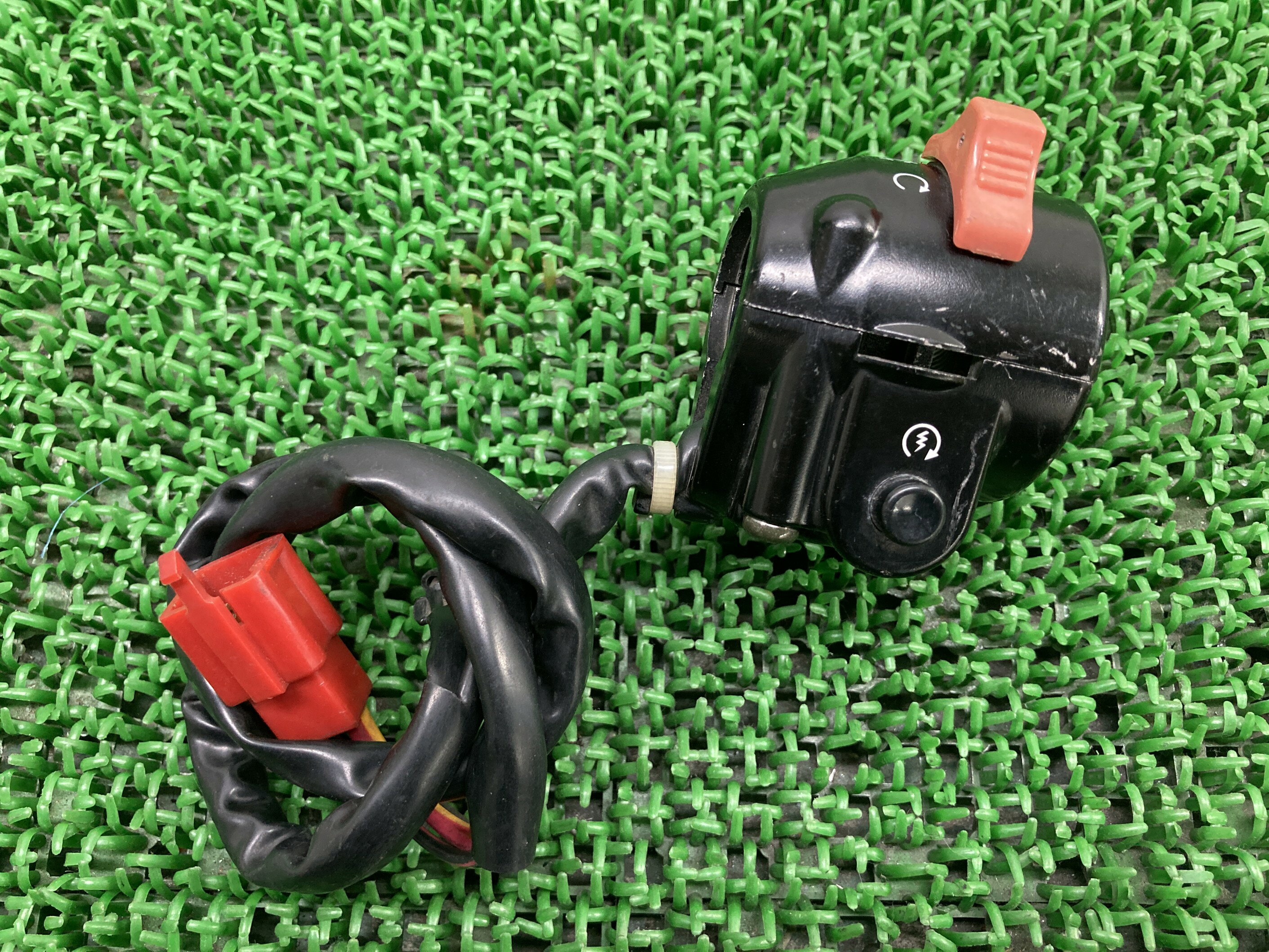 W650ハンドルスイッチ右カワサキ純正バイク部品EJ650Aスイッチボックス割れ欠け無し品薄希少品車検Genuine【中古】 55