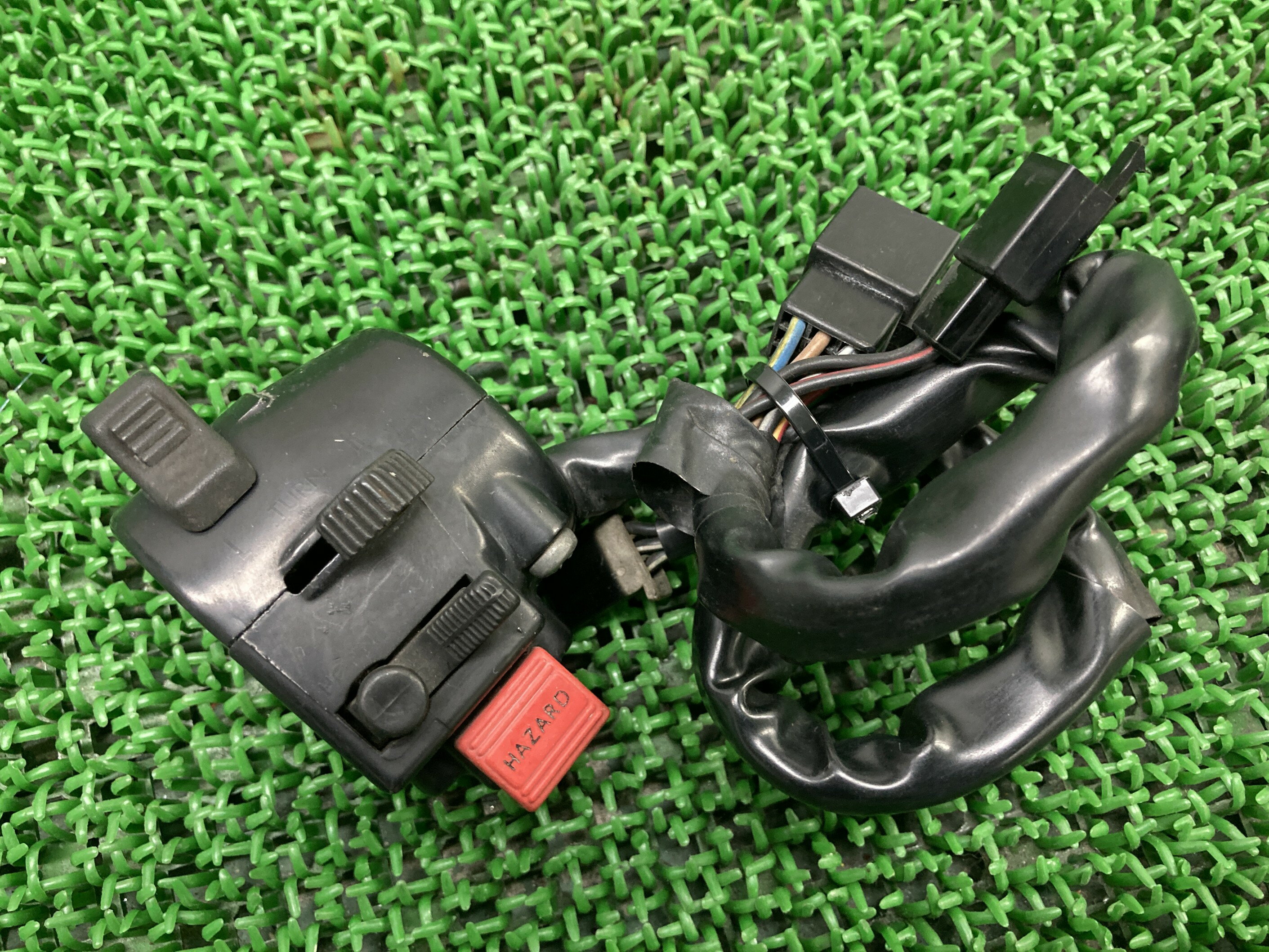 エストレヤ ハンドルスイッチ 左 カワサキ 純正 バイク 部品 BJ250A ESTRELLA エストレア スイッチボックス 割れ欠け無し 車検 Genuine...