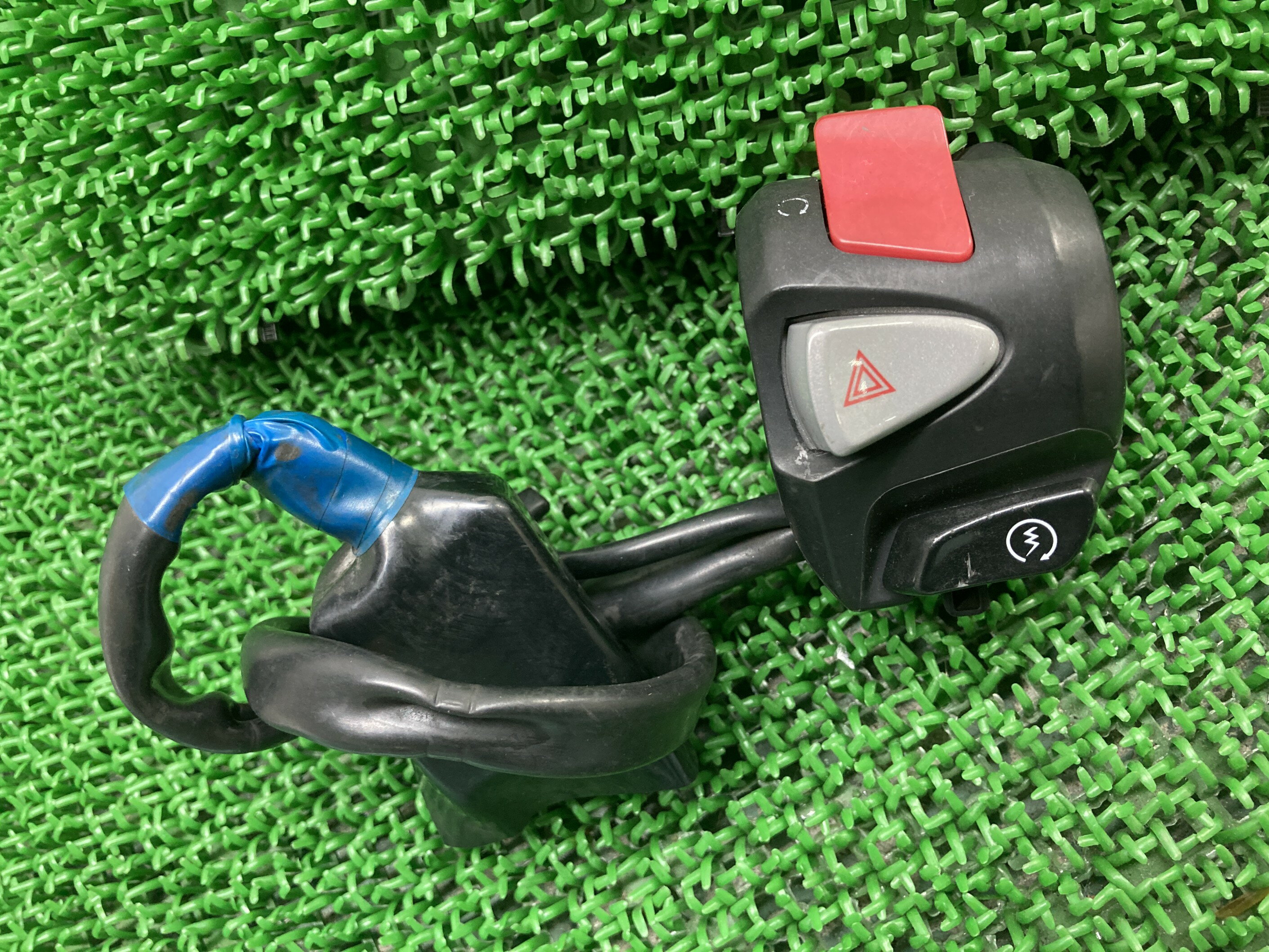 CB400SFハンドルスイッチ右ホンダ純正バイク部品NC42中期後期スイッチボックス割れ欠け無し品薄車検Genuine【中古】 34