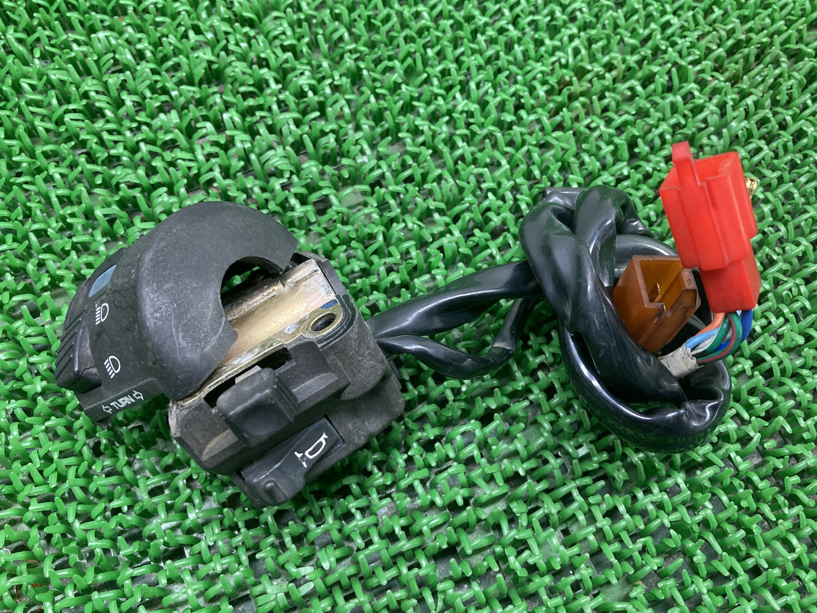 FTR223 ハンドルスイッチ 左 ホンダ 純正 バイク 部品 MC34 スイッチボックス 割れ欠け無し 品薄 希少品 車検 Genuine 【中古】 14