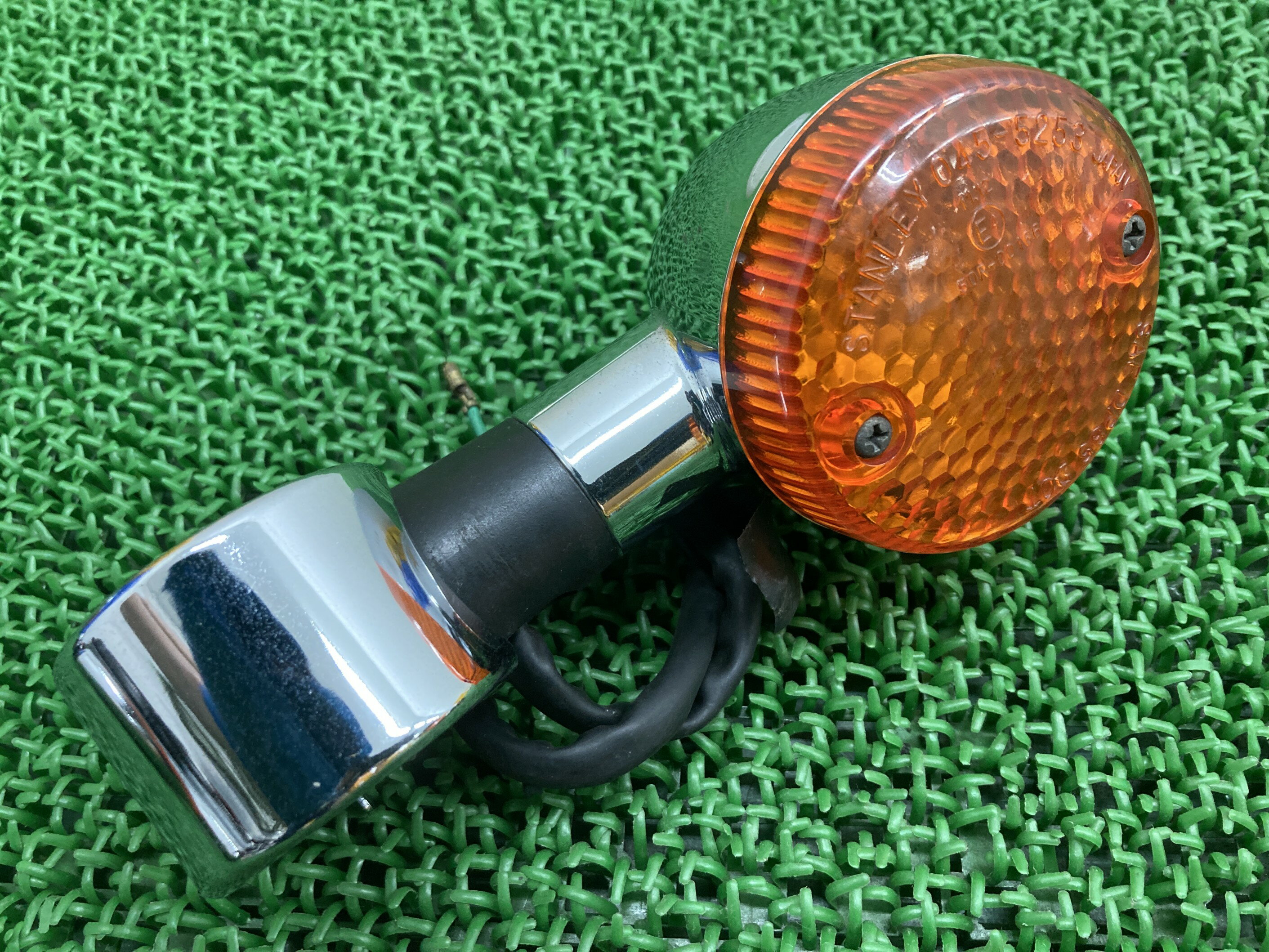 スティード400 フロントウインカー 左 ホンダ 純正 バイク 部品 NC26 STEED400 ステー クランプカバー 割れ欠けなし 車検 Genuine 【中古】
