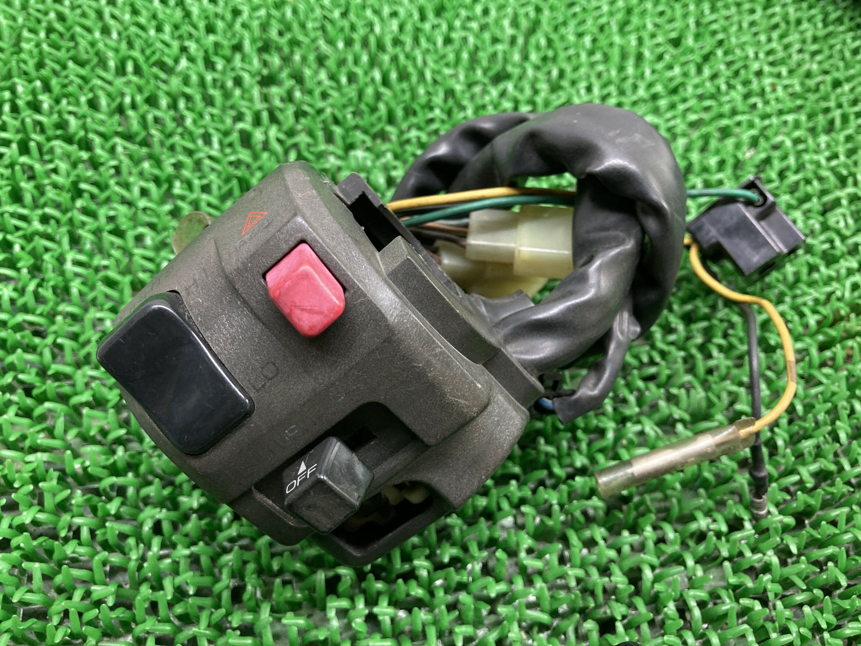 XJR1200ハンドルスイッチ左ヤマハ純正バイク部品4KGスイッチボックス割れ欠け無し品薄希少品車検Genuine【中古】 4