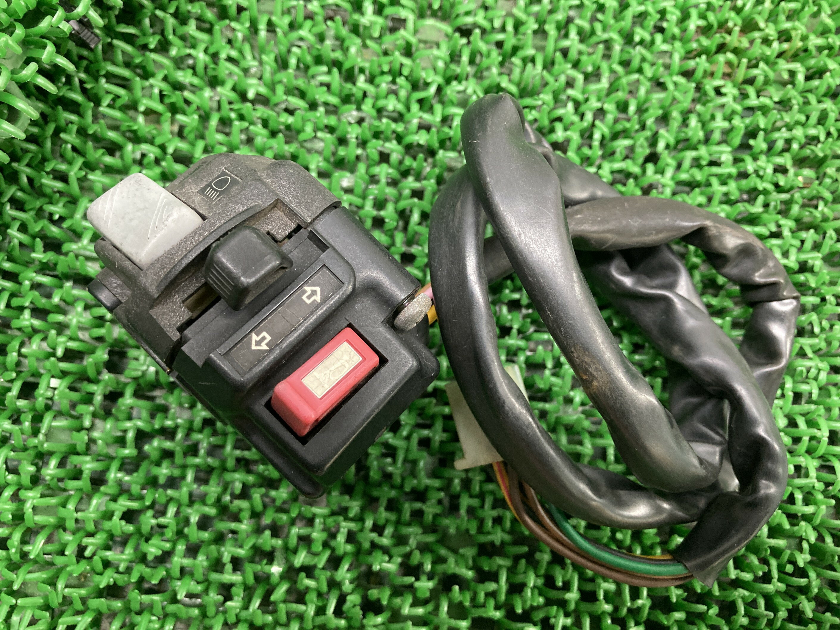 セロー225ハンドルスイッチ左ヤマハ純正バイク部品1KHSEROW225スイッチボックス割れ欠け無し品薄希少品車検Genuine【中古】 0