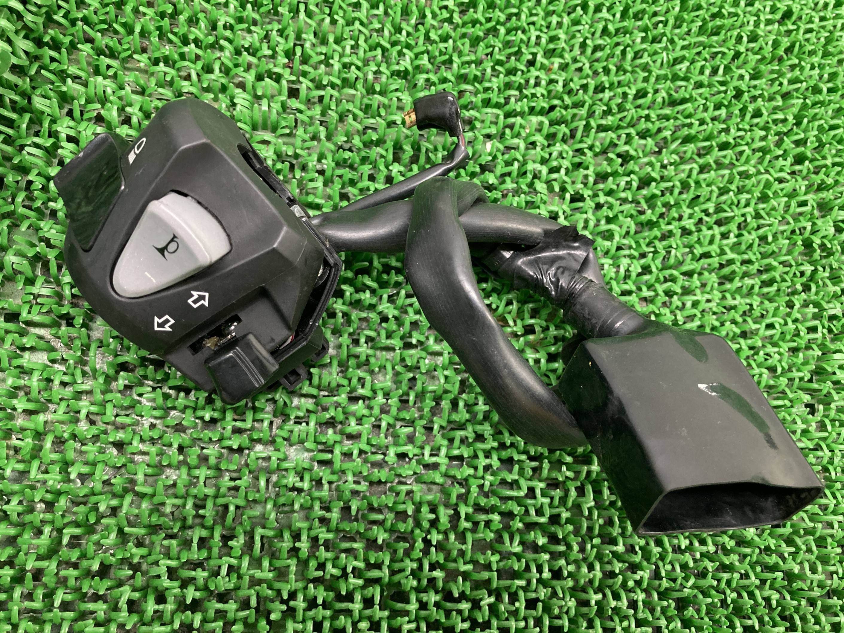 CBR400Rハンドルスイッチホンダ純正バイク部品NC56スイッチボックス割れ欠け無し品薄希少品車検Genuine【中古】 85