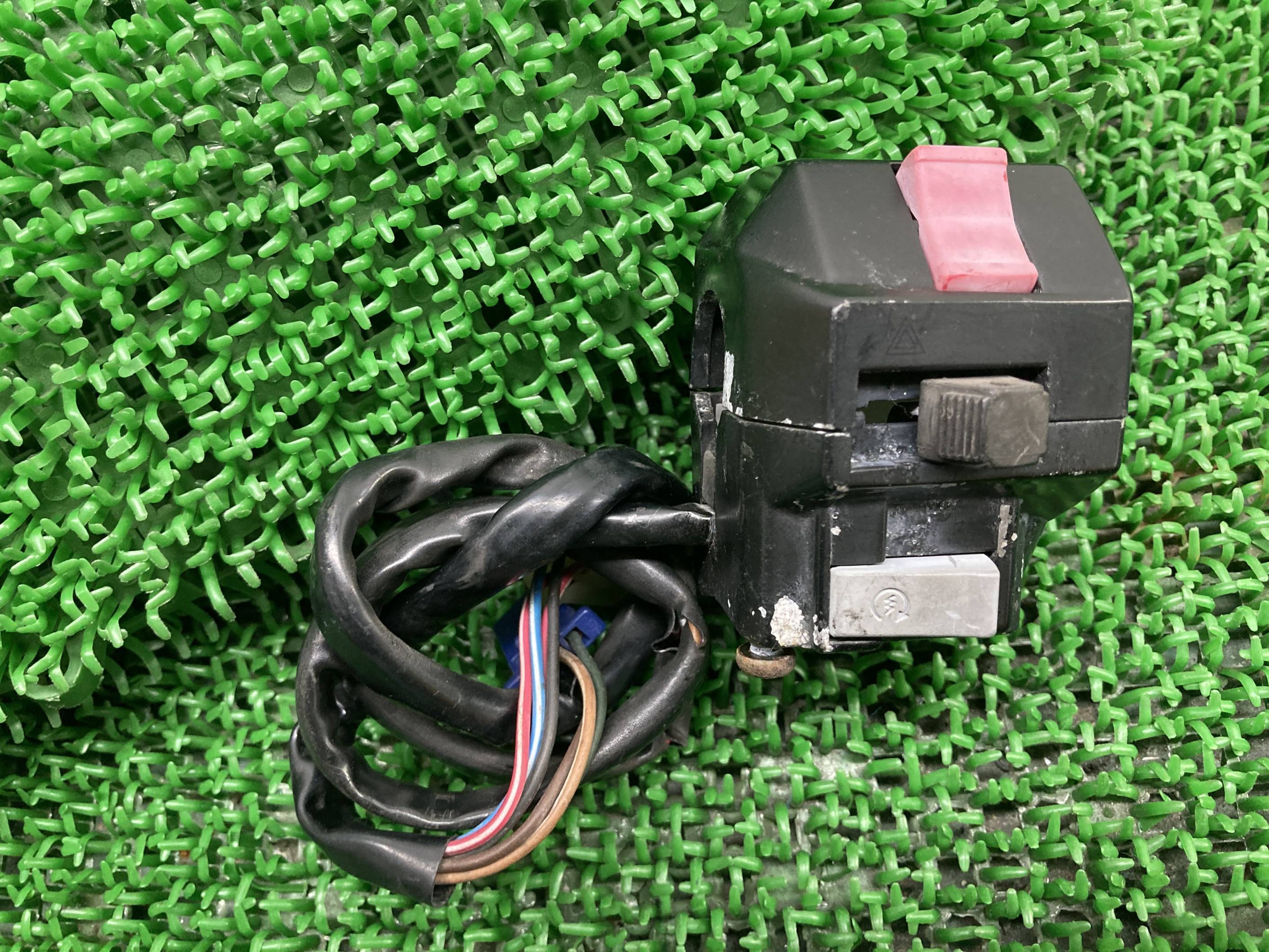 V-MAX ハンドルスイッチ 右 ヤマハ 純正 バイク 部品 VMAX1200 スイッチボックス 割れ欠け無し 品薄 希少品 車検 Genuine 【中古】 6...