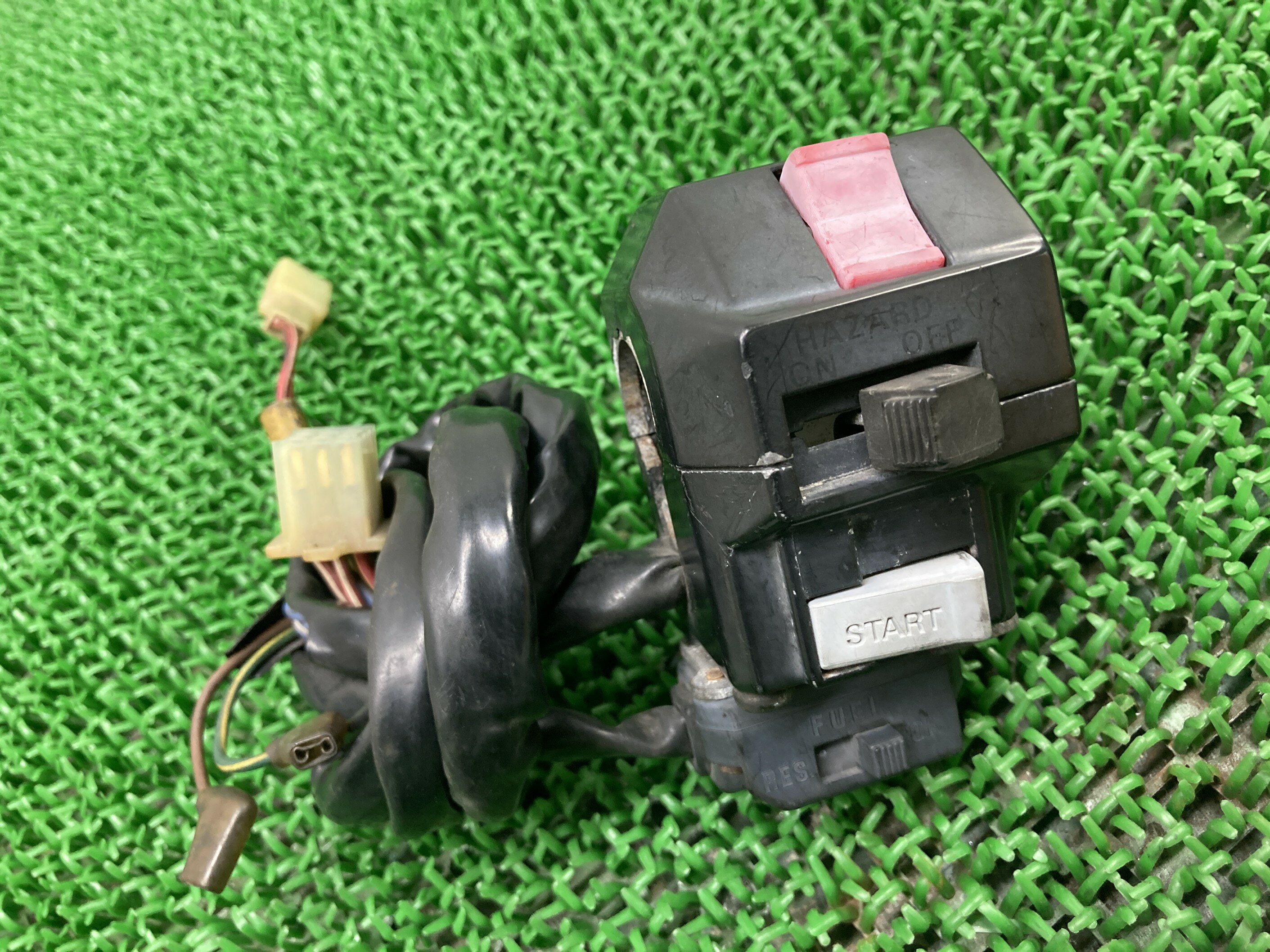 ビラーゴ400 ハンドルスイッチ 右 ヤマハ 純正 バイク 部品 2NT YHA228 YHA221A XV400Virago フューエルスイッチ スイッチボッ...