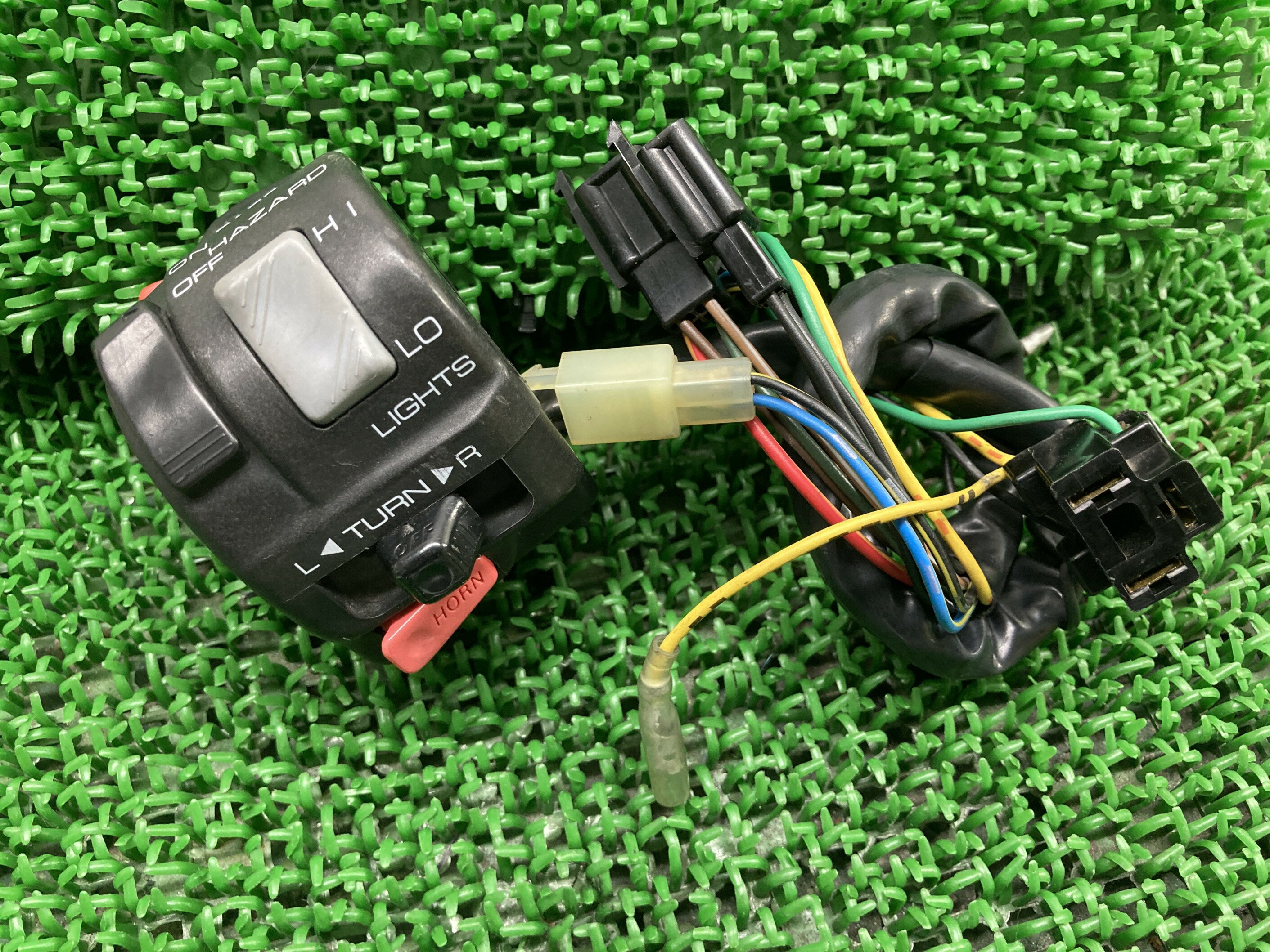 ジールハンドルスイッチ左ヤマハ純正バイク部品3YXZeaLスイッチボックス割れ欠け無し品薄希少品車検Genuine【中古】 77